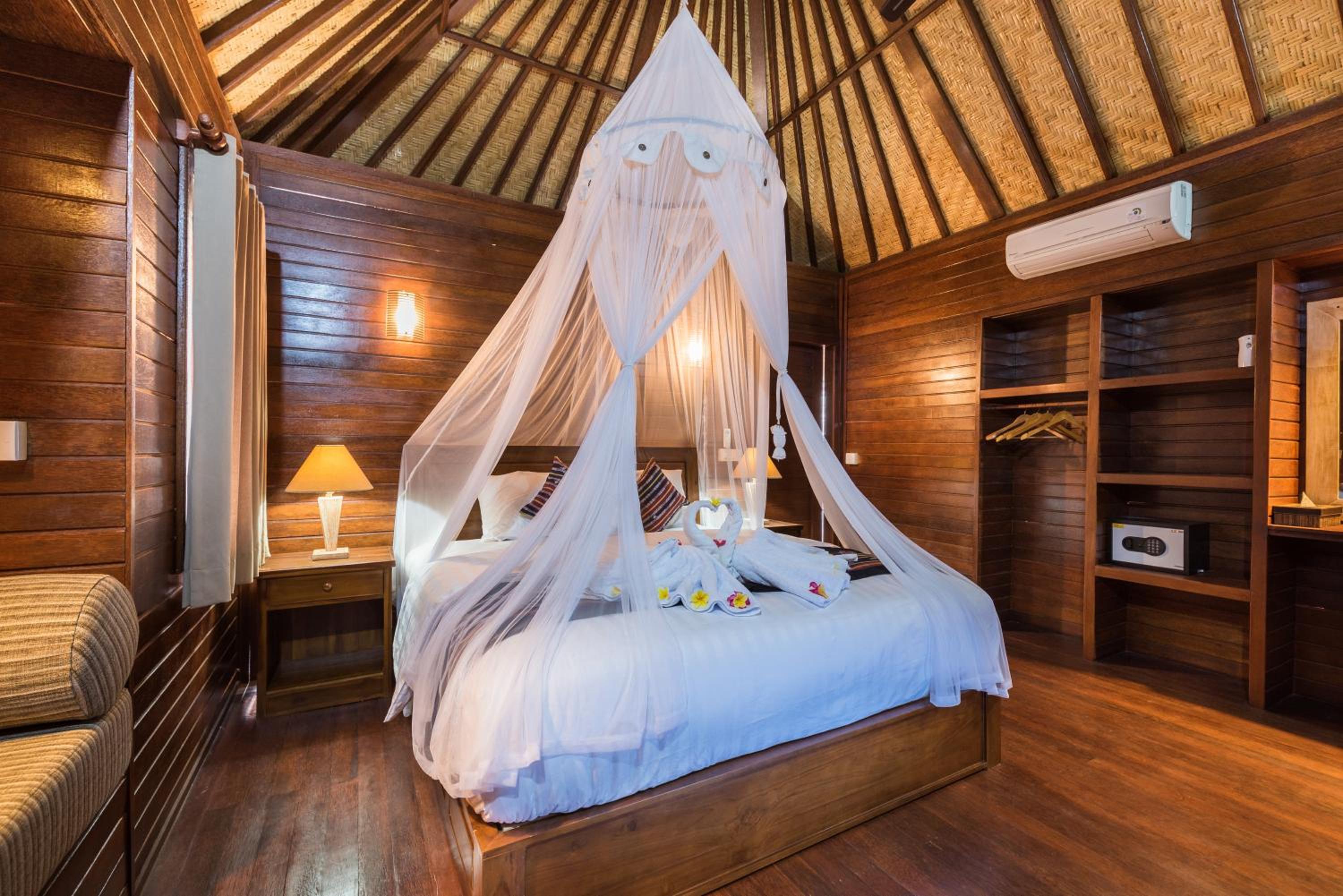Deluxe Double Room (2 Adults + 1 Child) - Photo 13