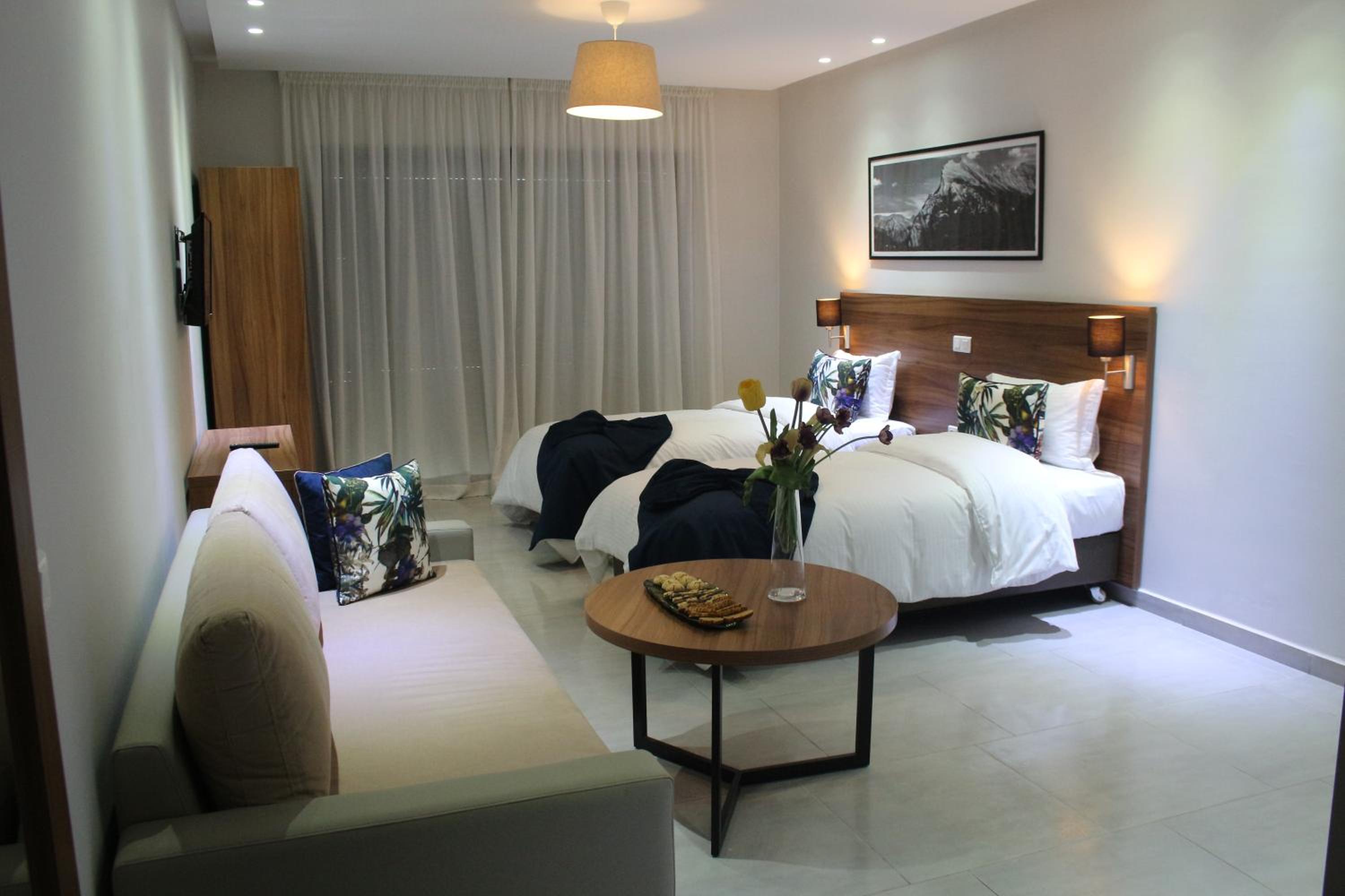 Room with Kitchenette - Photo 3