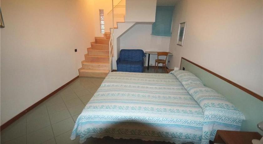 Two-Bedroom Apartment - Split Level photo 1