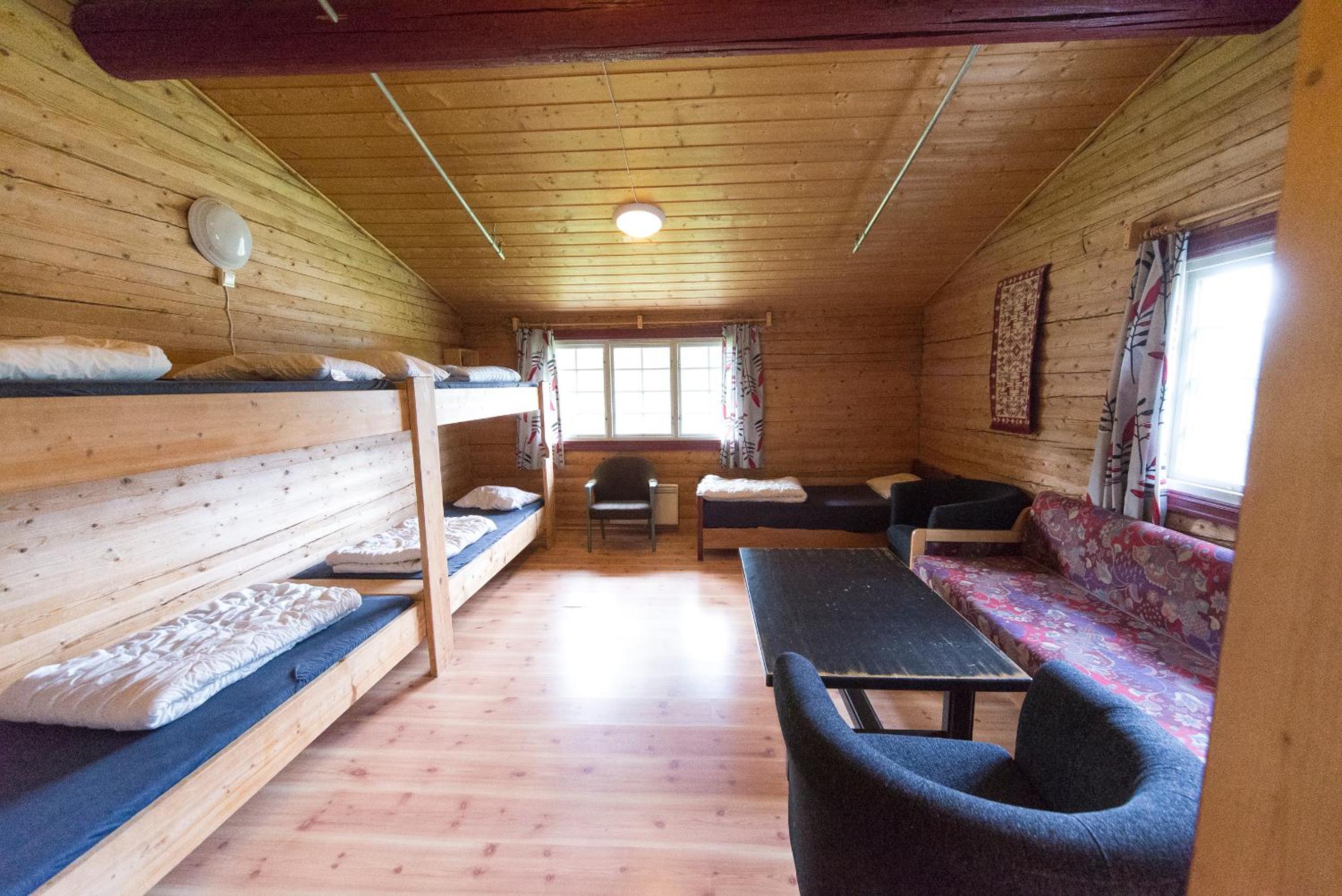 Quadruple Room with Shower - Photo 7