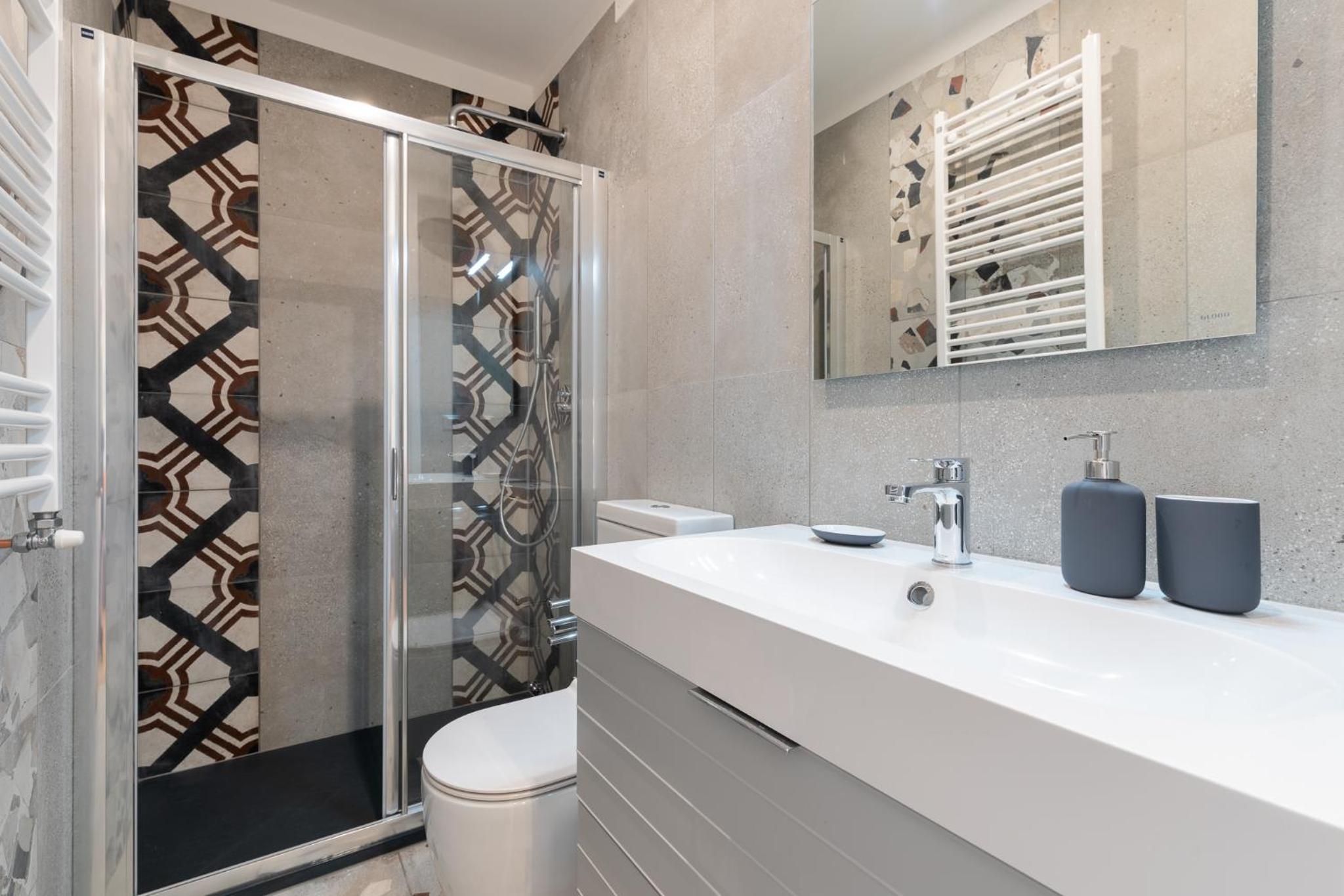 Deluxe Two-Bedroom Apartment with Duomo View