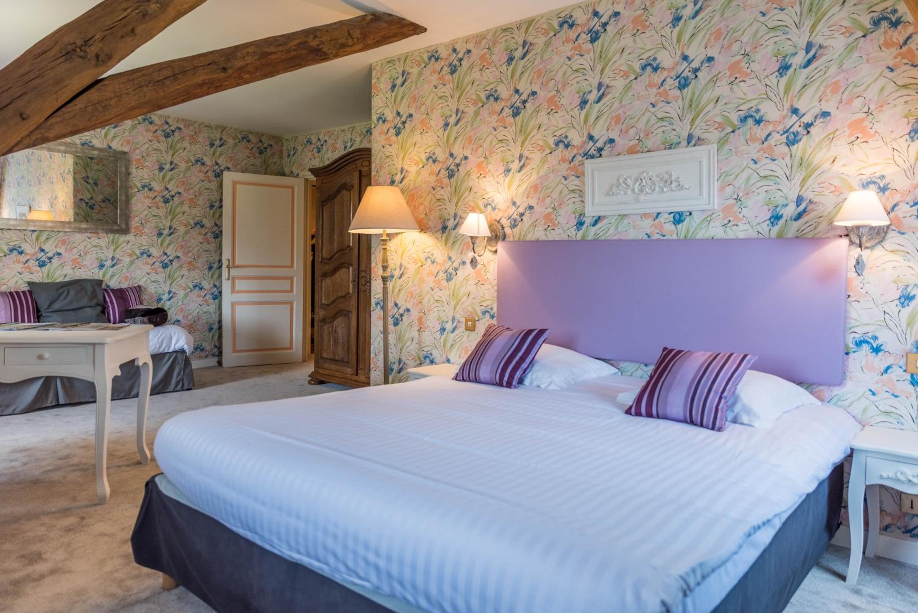 Deluxe Family Suite - Photo 1