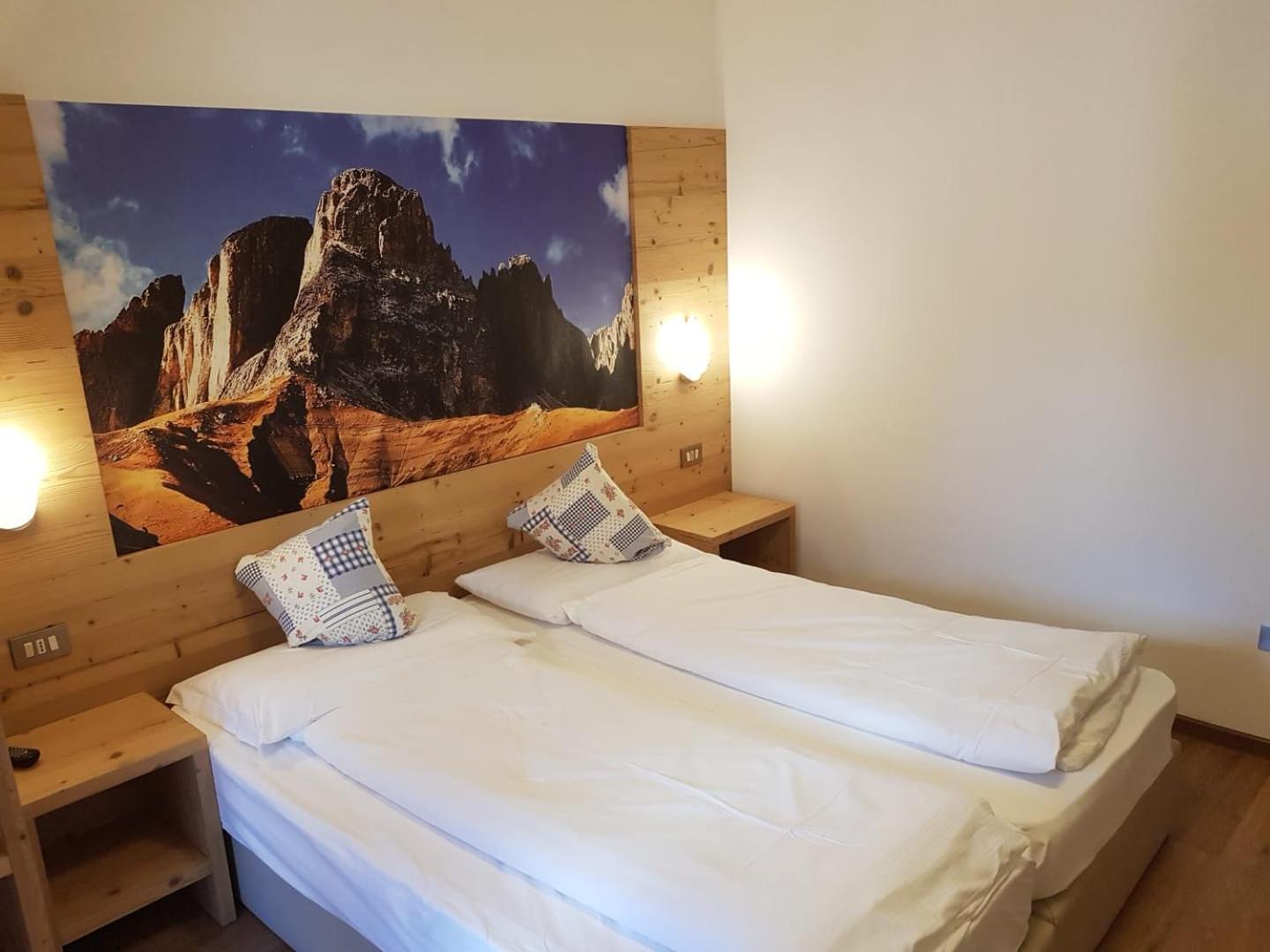 Double or Twin Room with Mountain View - Photo 8