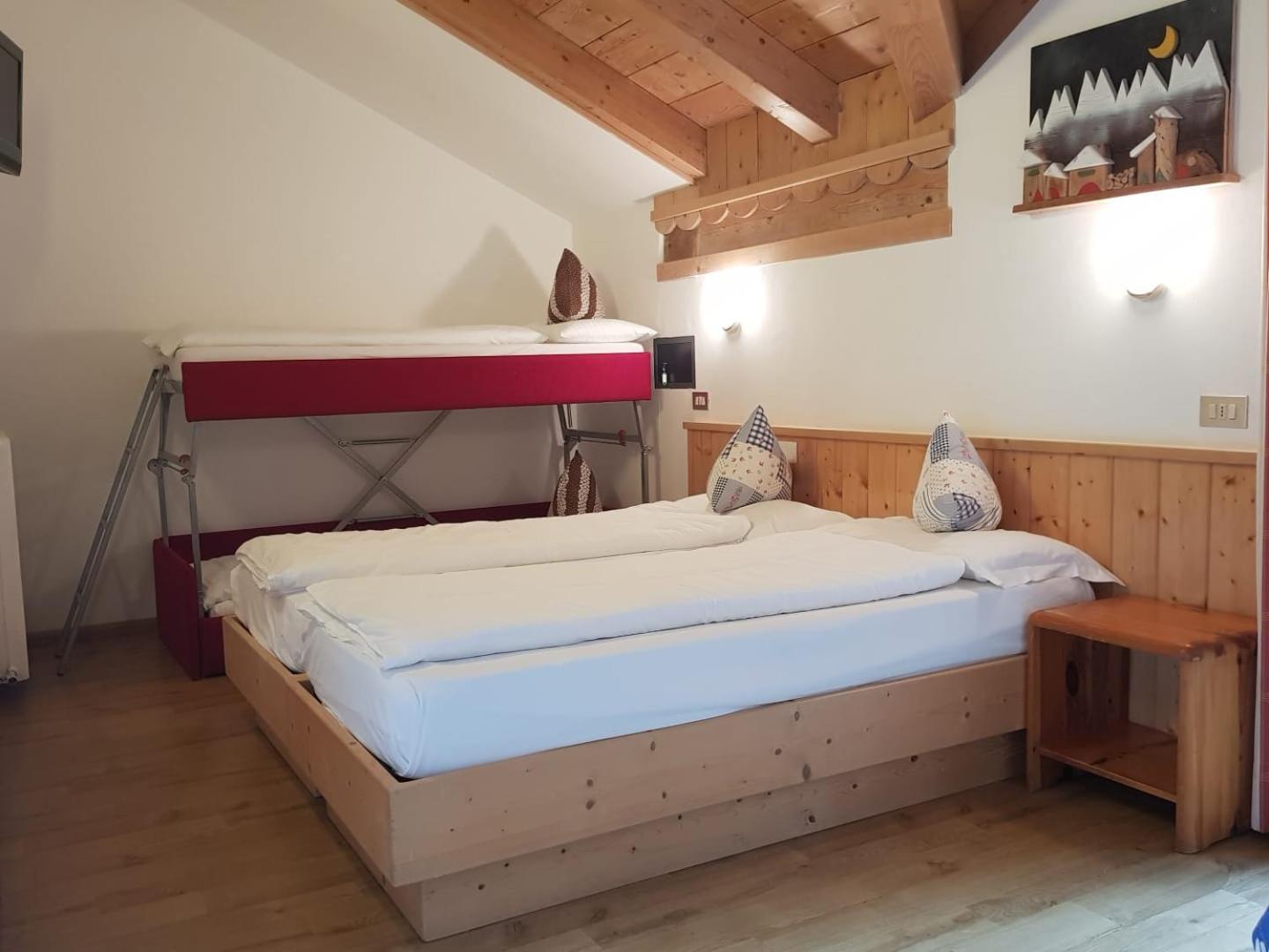 Quadruple Room - Photo 13