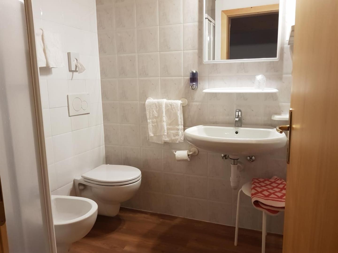 Double or Twin Room with Mountain View - Photo 9