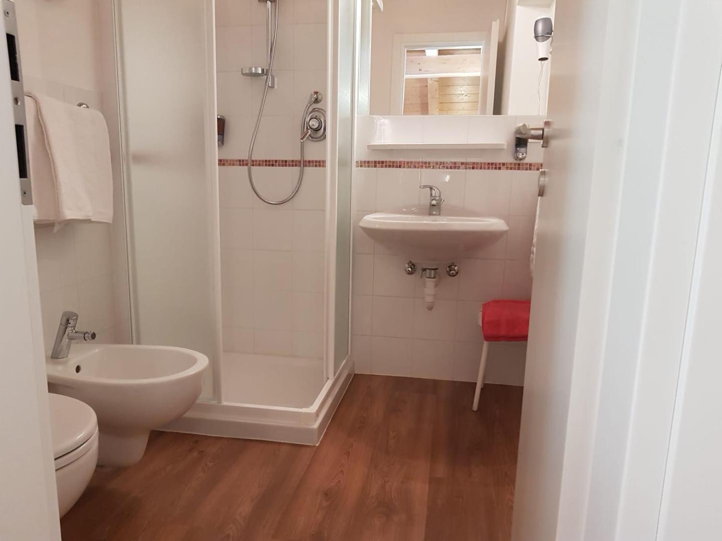 Double or Twin Room with Mountain View - Photo 2