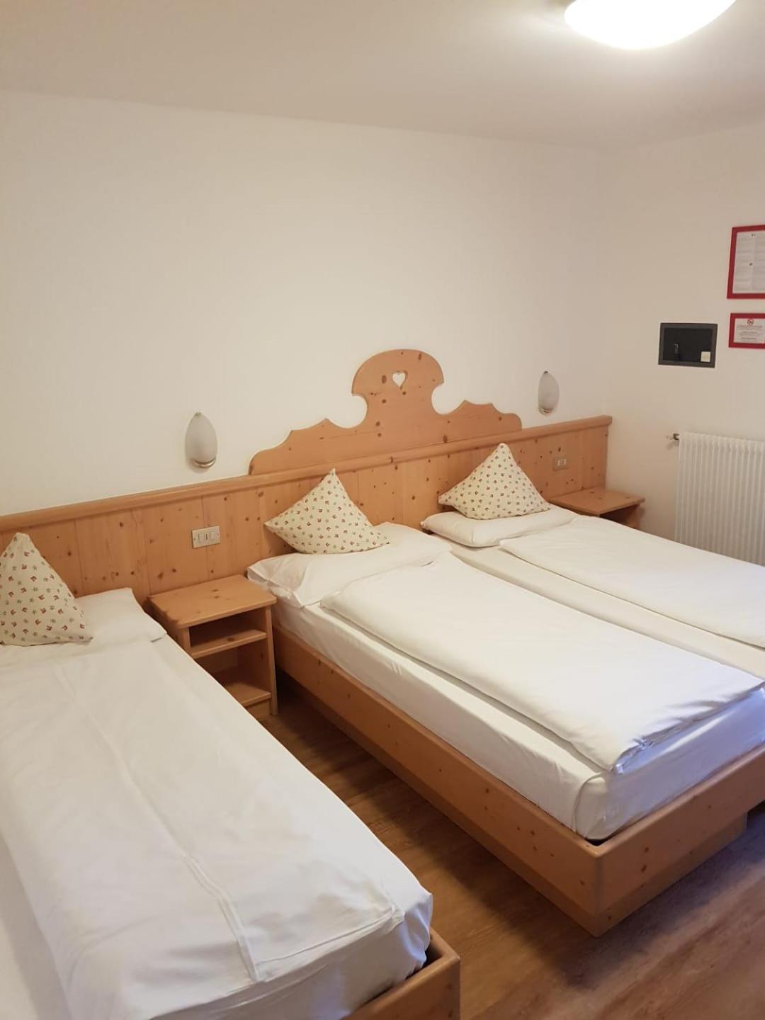 Economy Triple Room with Mountain View - Photo 6