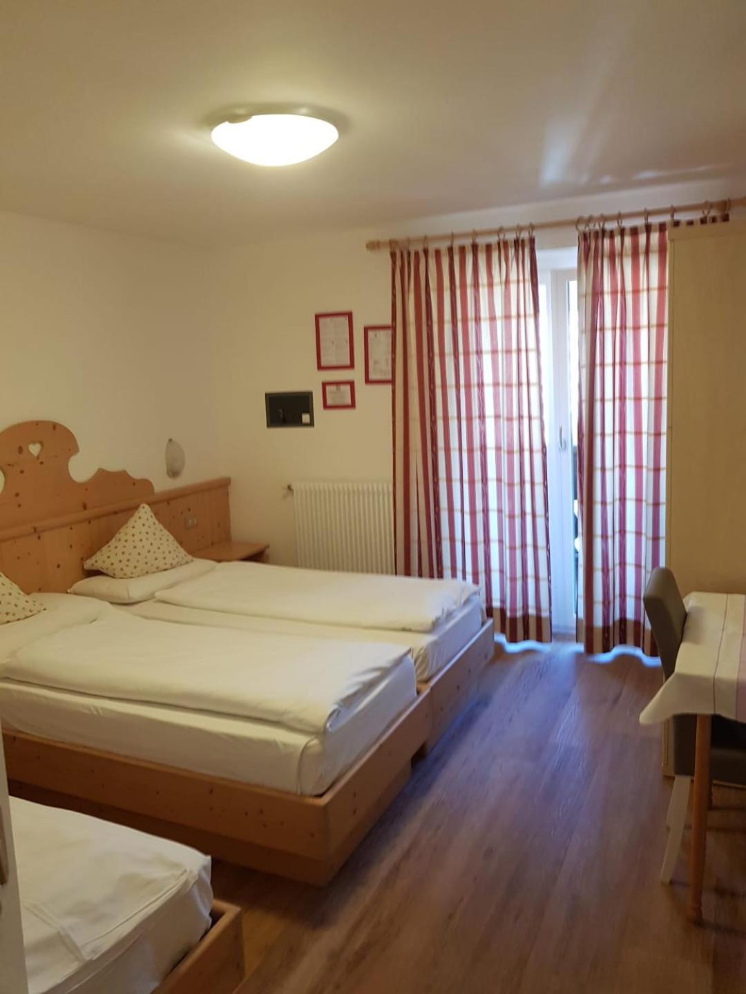 Economy Triple Room with Mountain View - Photo 5
