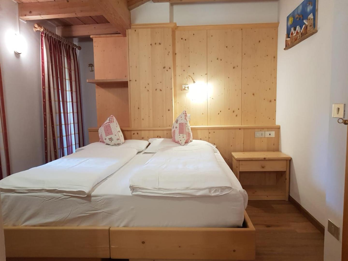 Economy Double or Twin Room with Mountain View - Photo 20