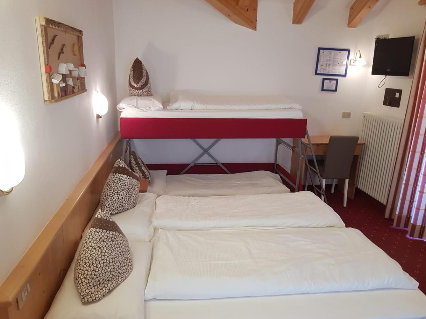 Quadruple Room - Photo 16