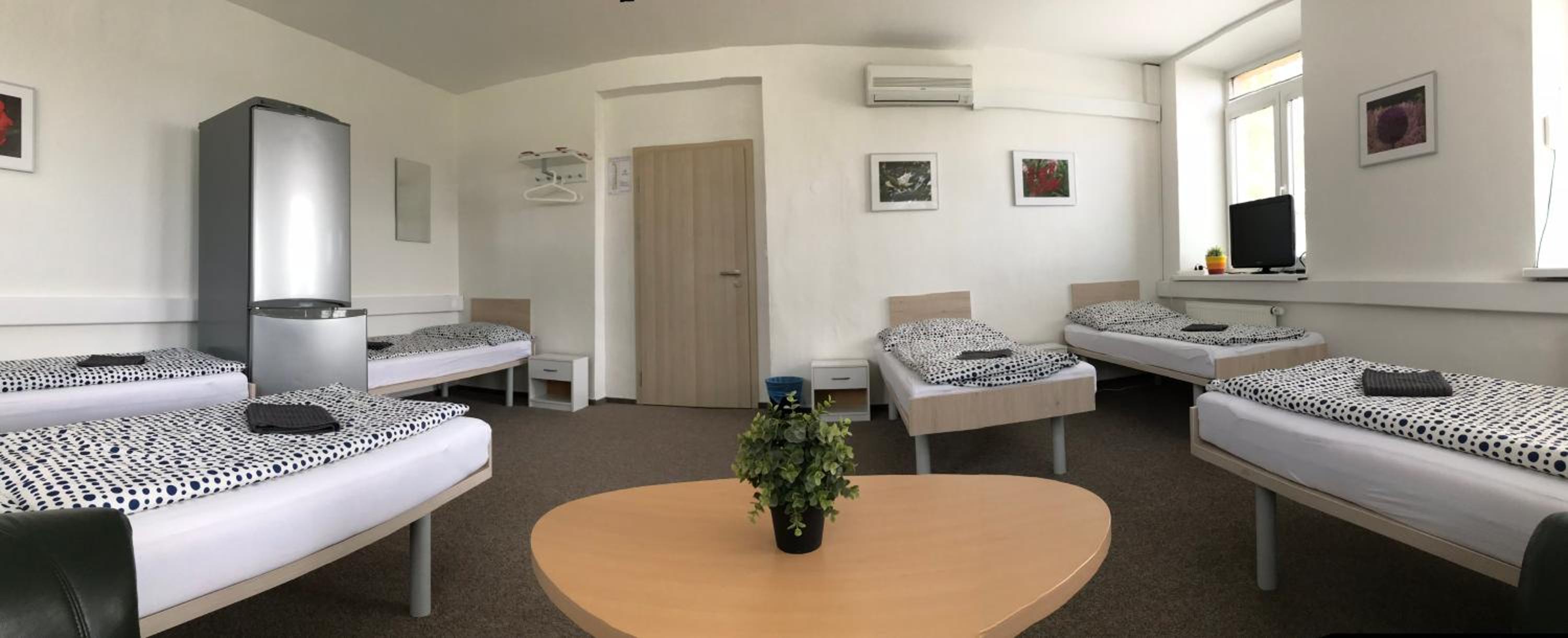 Large Family Room - Photo 9