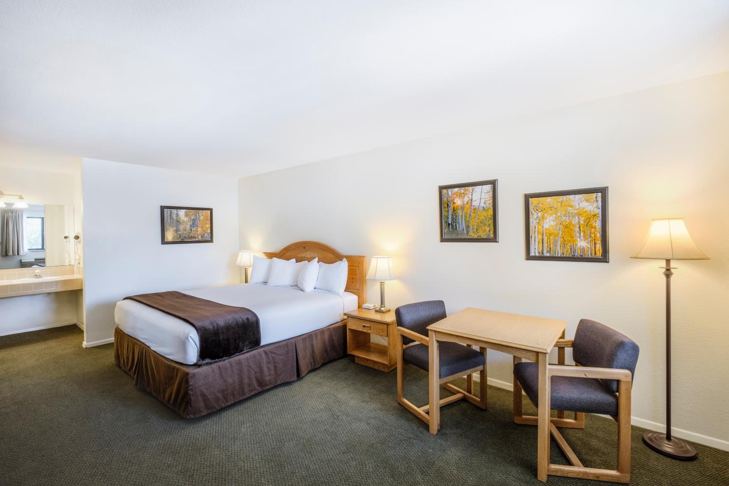 King Room - Non-Smoking - Photo 11