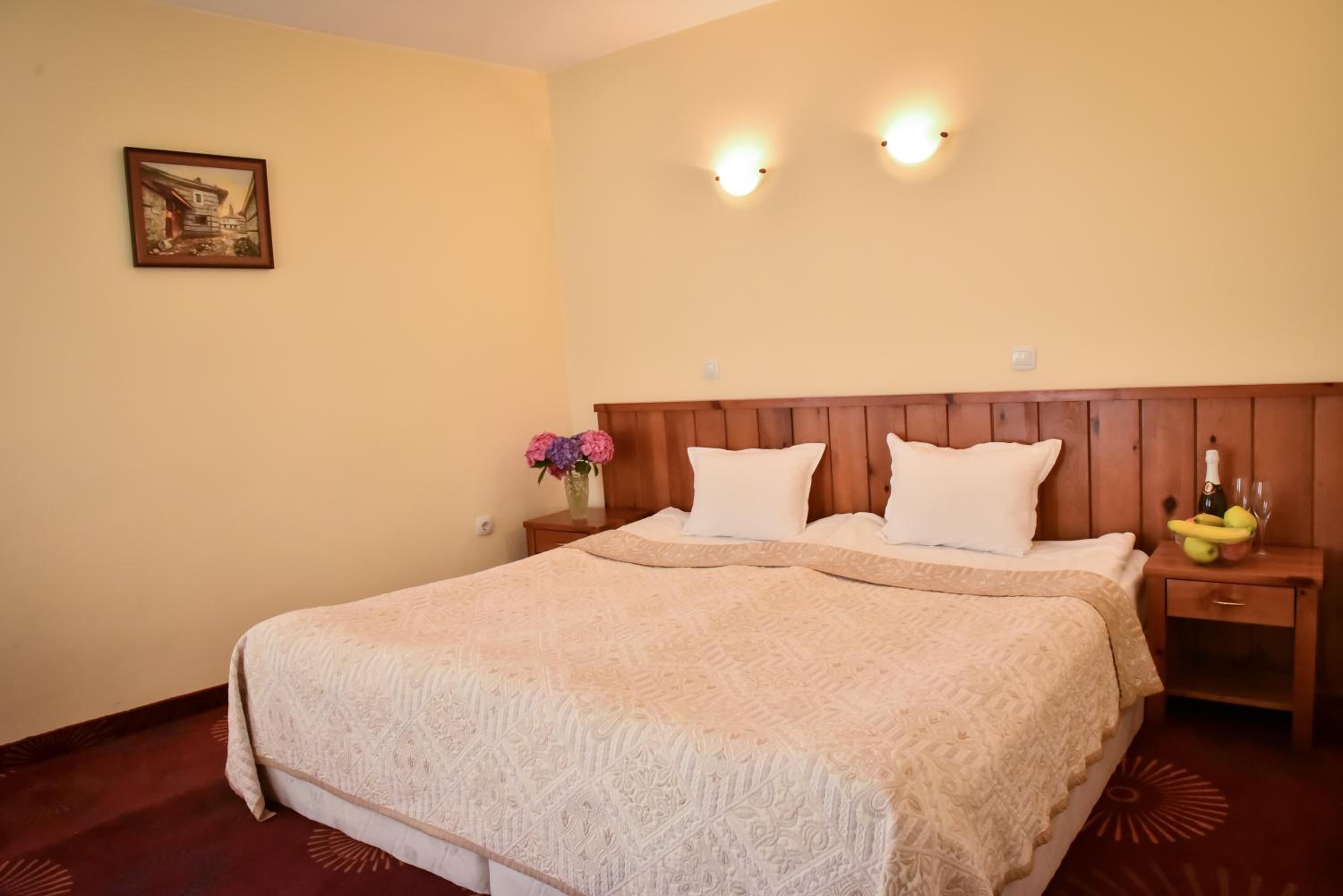 Double Room - Photo 5