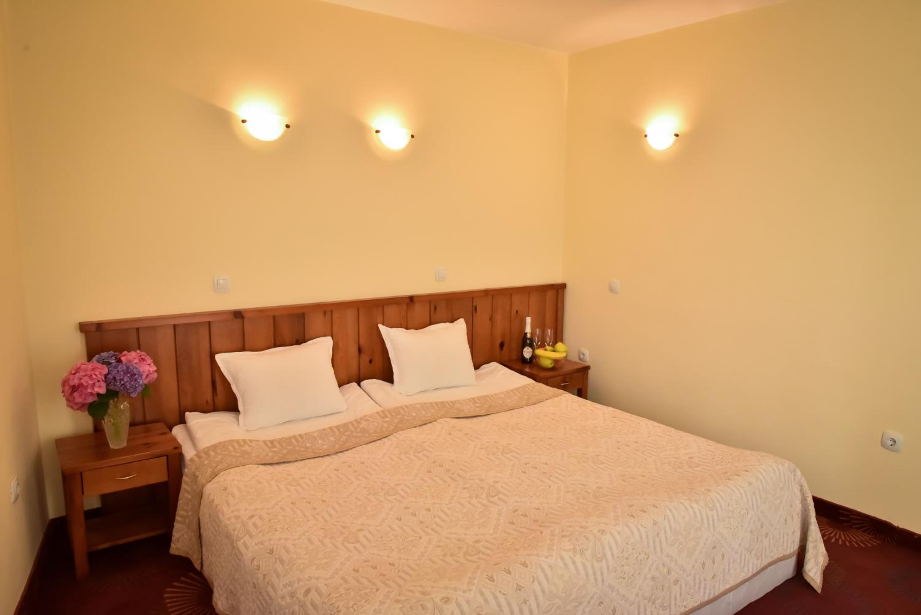 Double Room - Photo 6