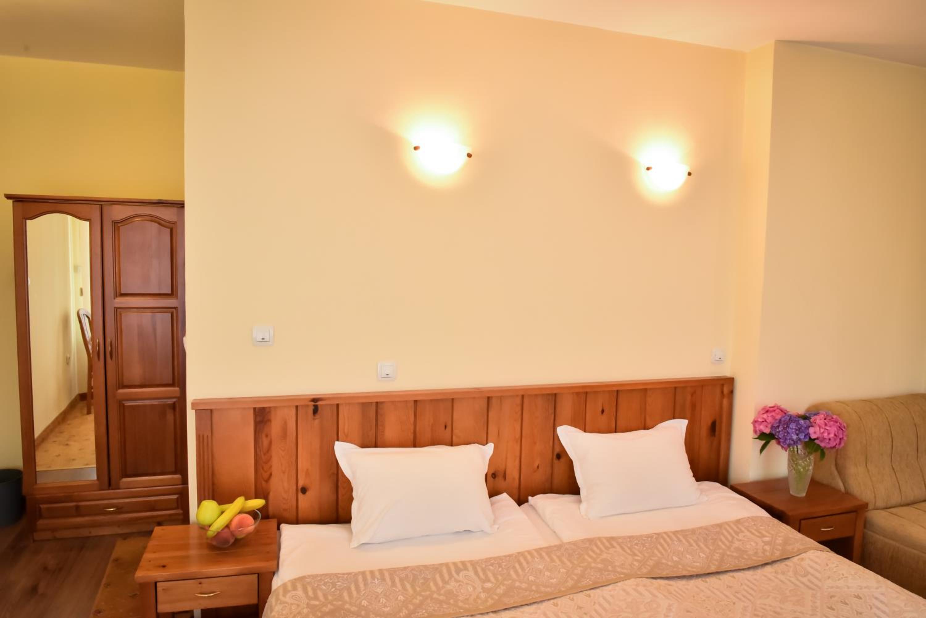 Double Room - Photo 7