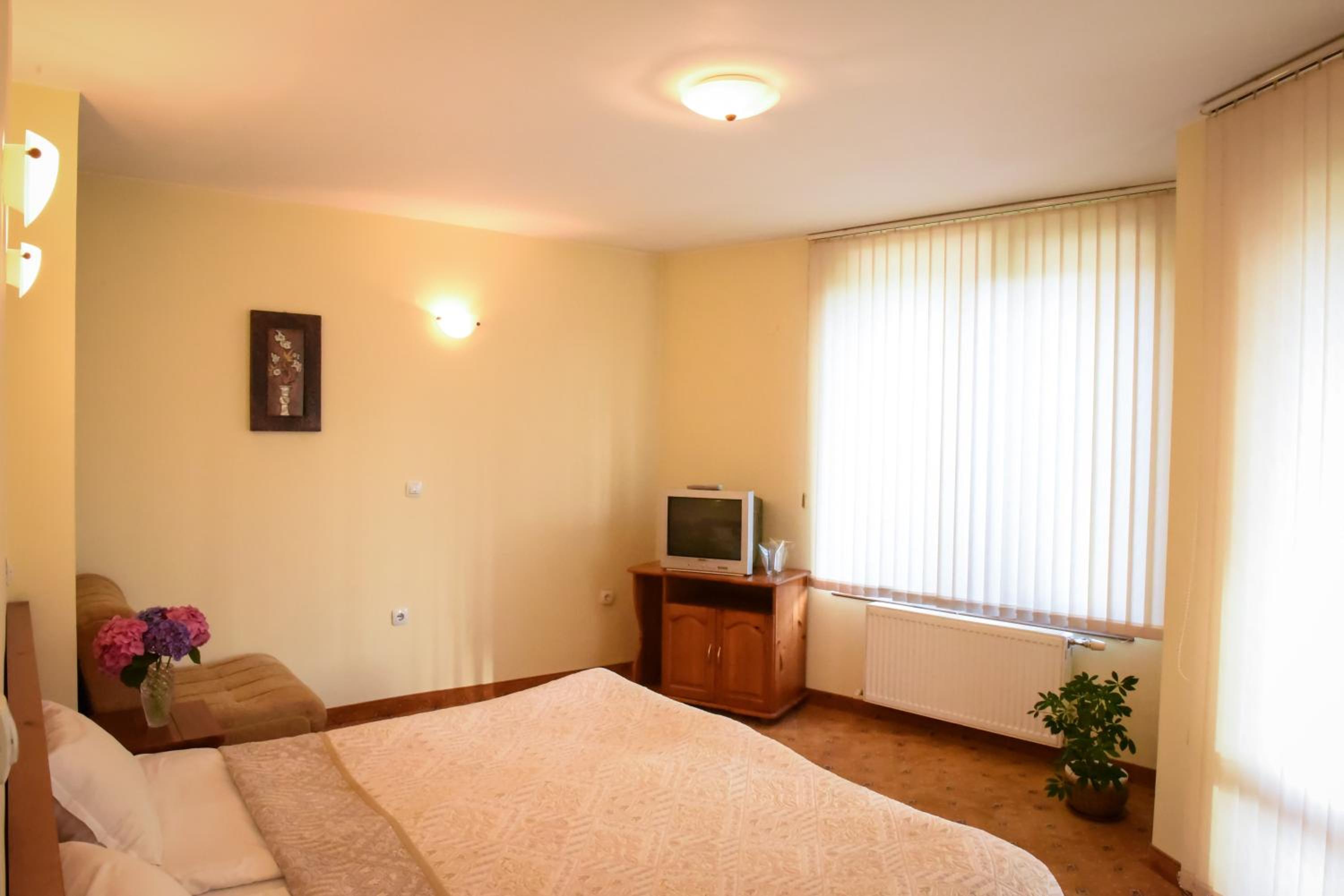 Double Room - Photo 3