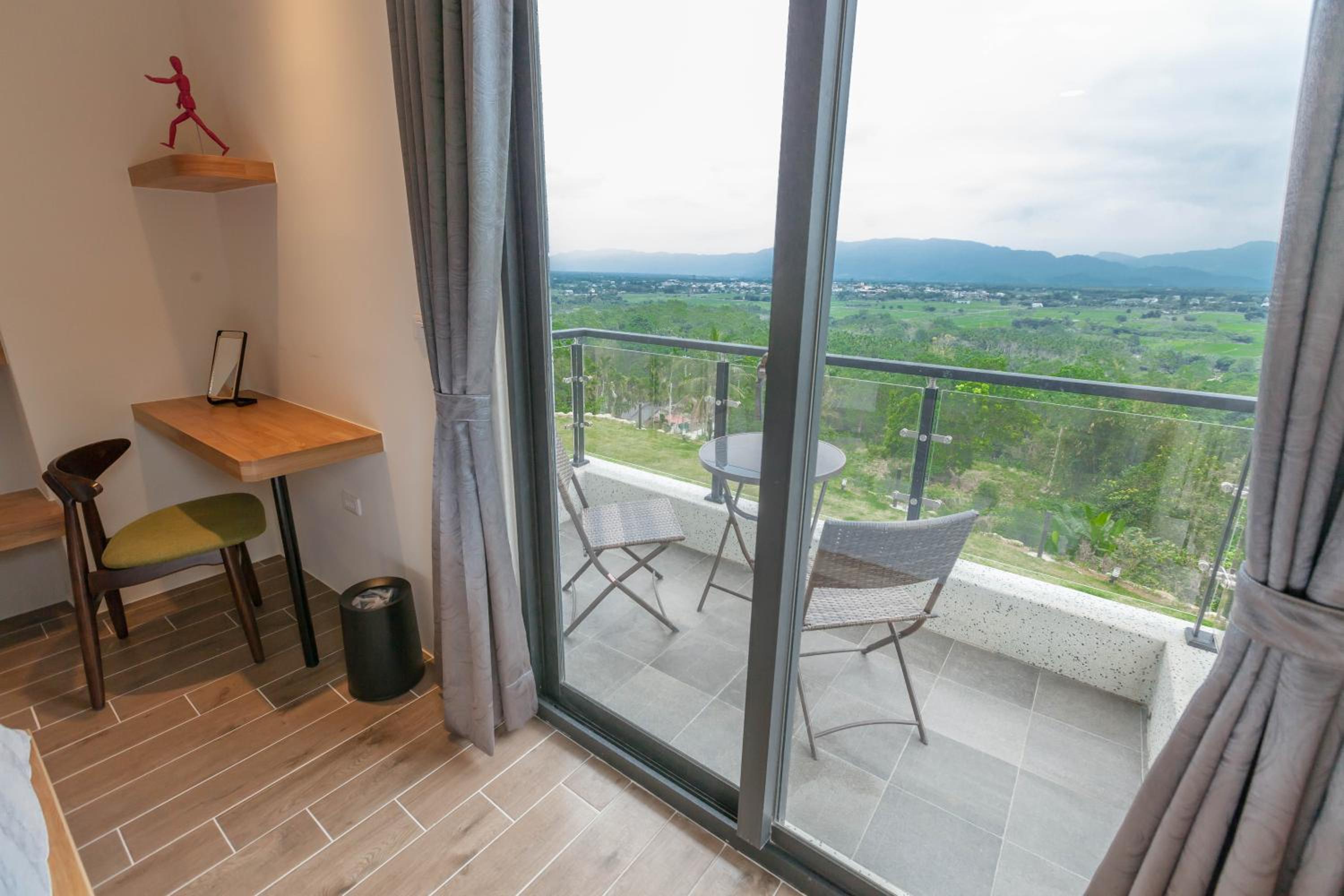 Queen Room with Balcony photo 3