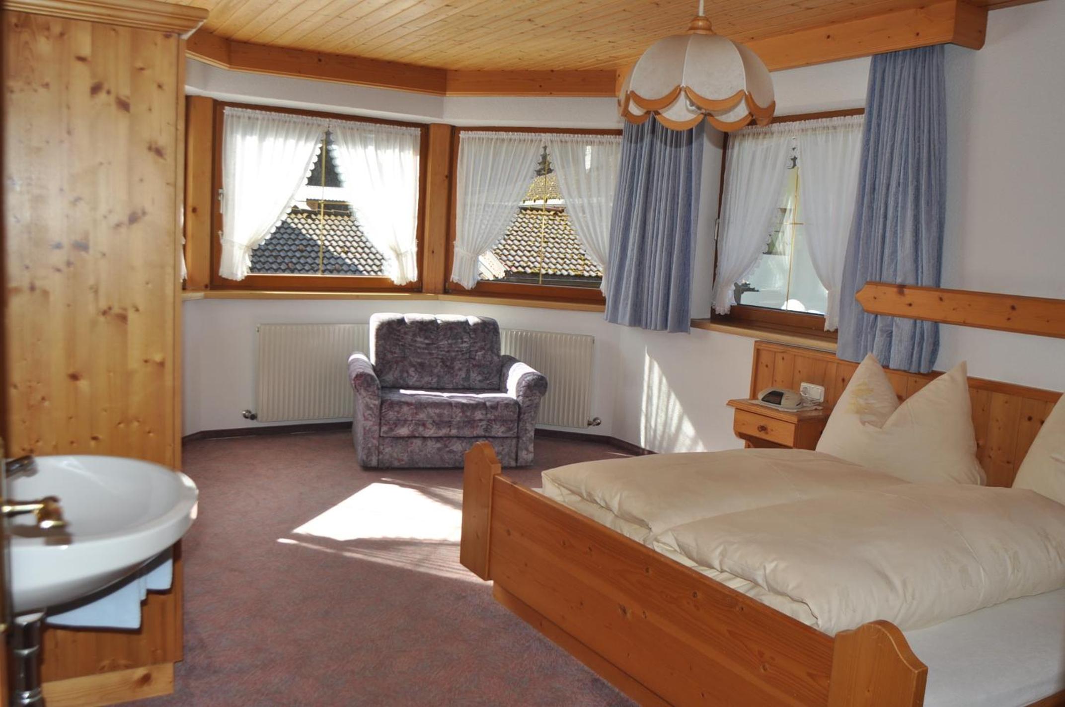Two-Bedroom Apartment with Balcony photo 3