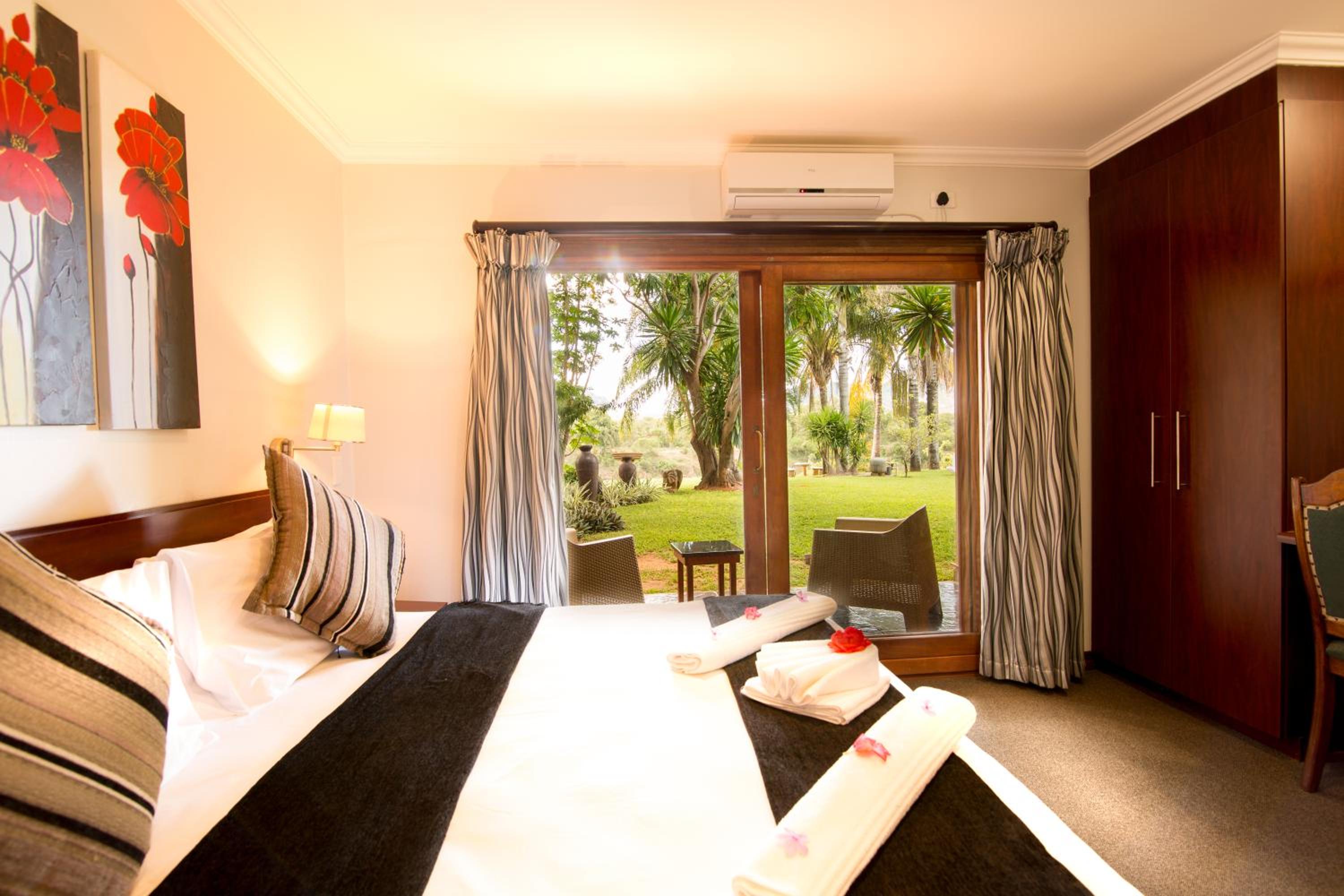 Deluxe King Room photo 2