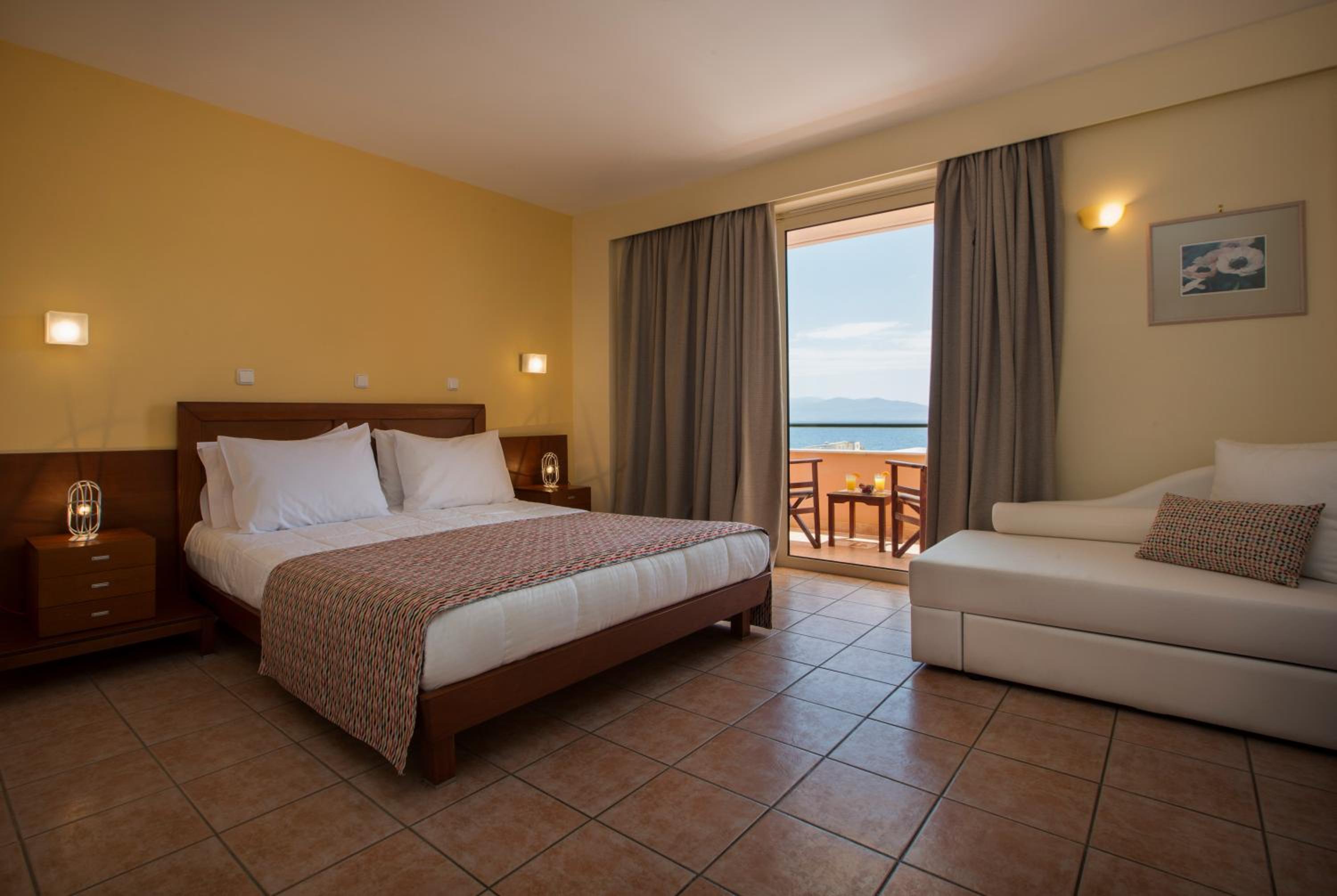 Triple Room with View - Photo 10