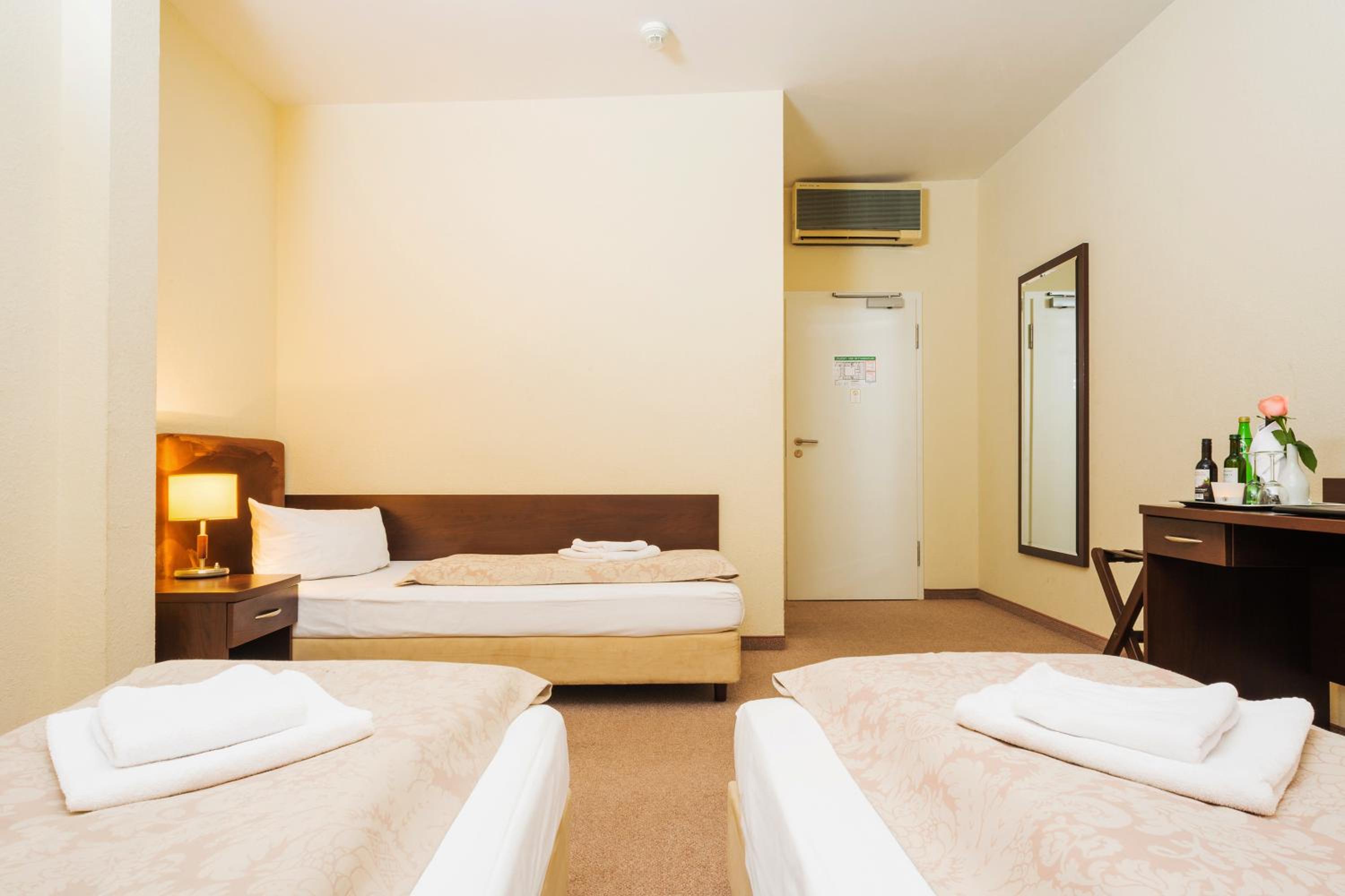 Standard Triple Room thumbnail 5