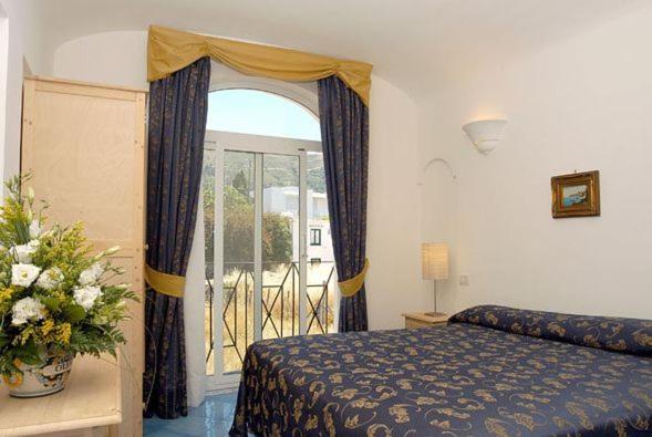 Comfort Double Room with Terrace and Sea View