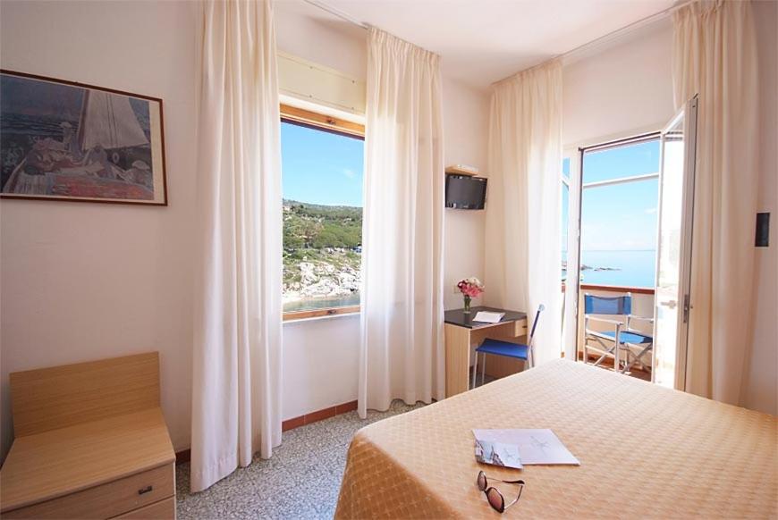 Double Room with Balcony and Sea View photo 1