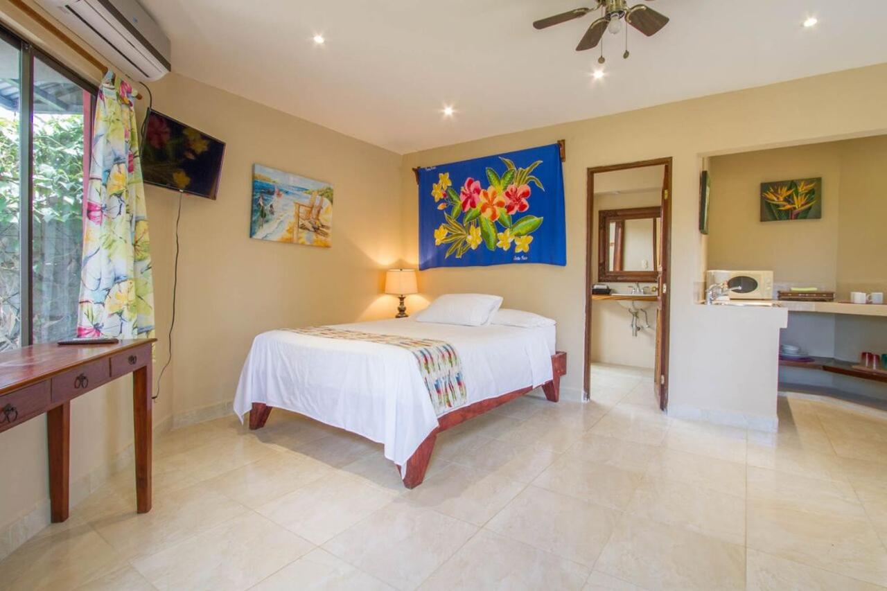 Single Bedroom - Pool View photo 2