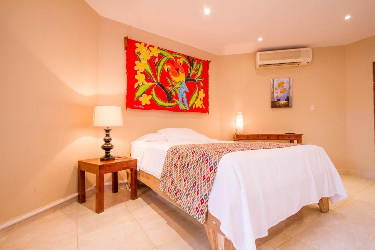 Deluxe One-Bedroom Bungalow with Jacuzzi Pool photo 3