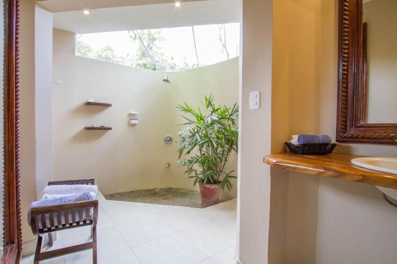 Deluxe One-Bedroom Bungalow with Jacuzzi Pool photo 3