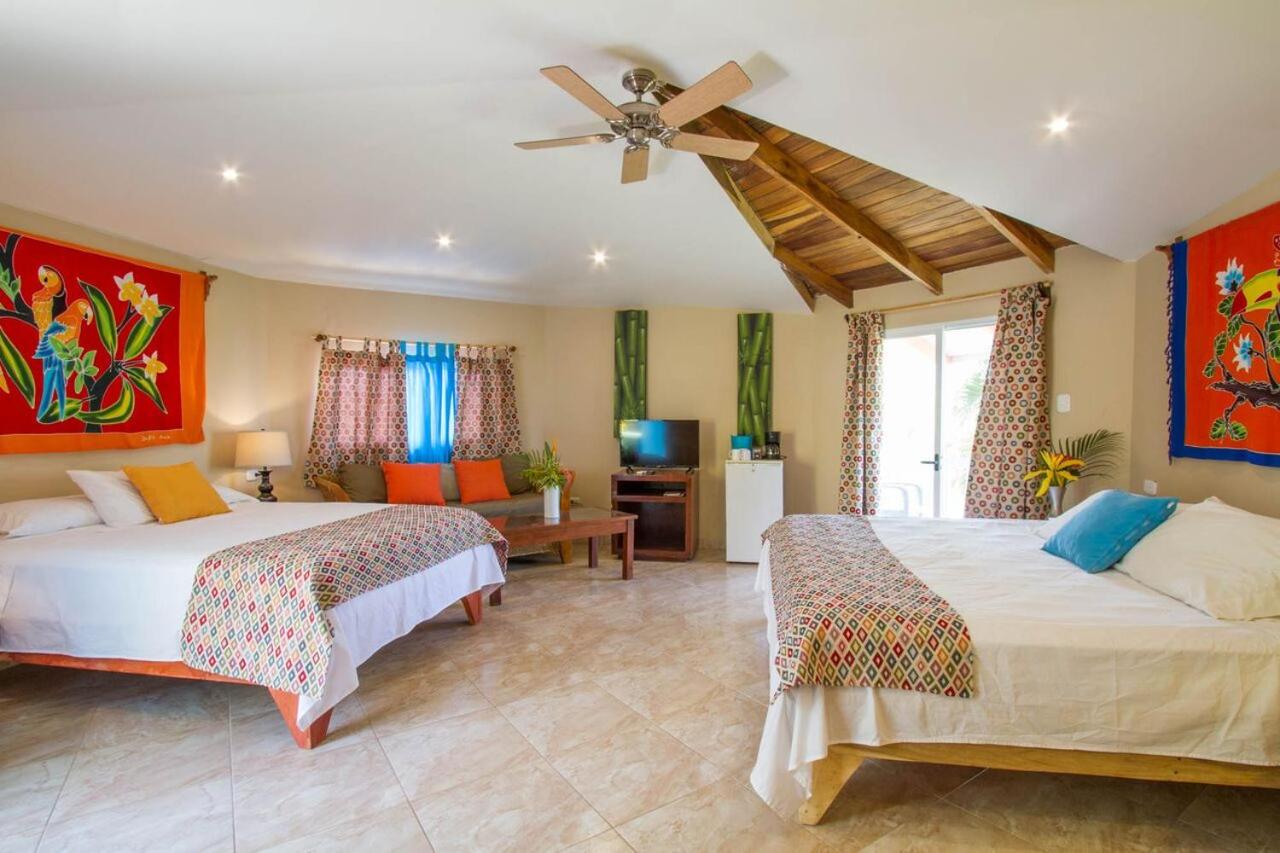 Single Bedroom - Pool View photo 3