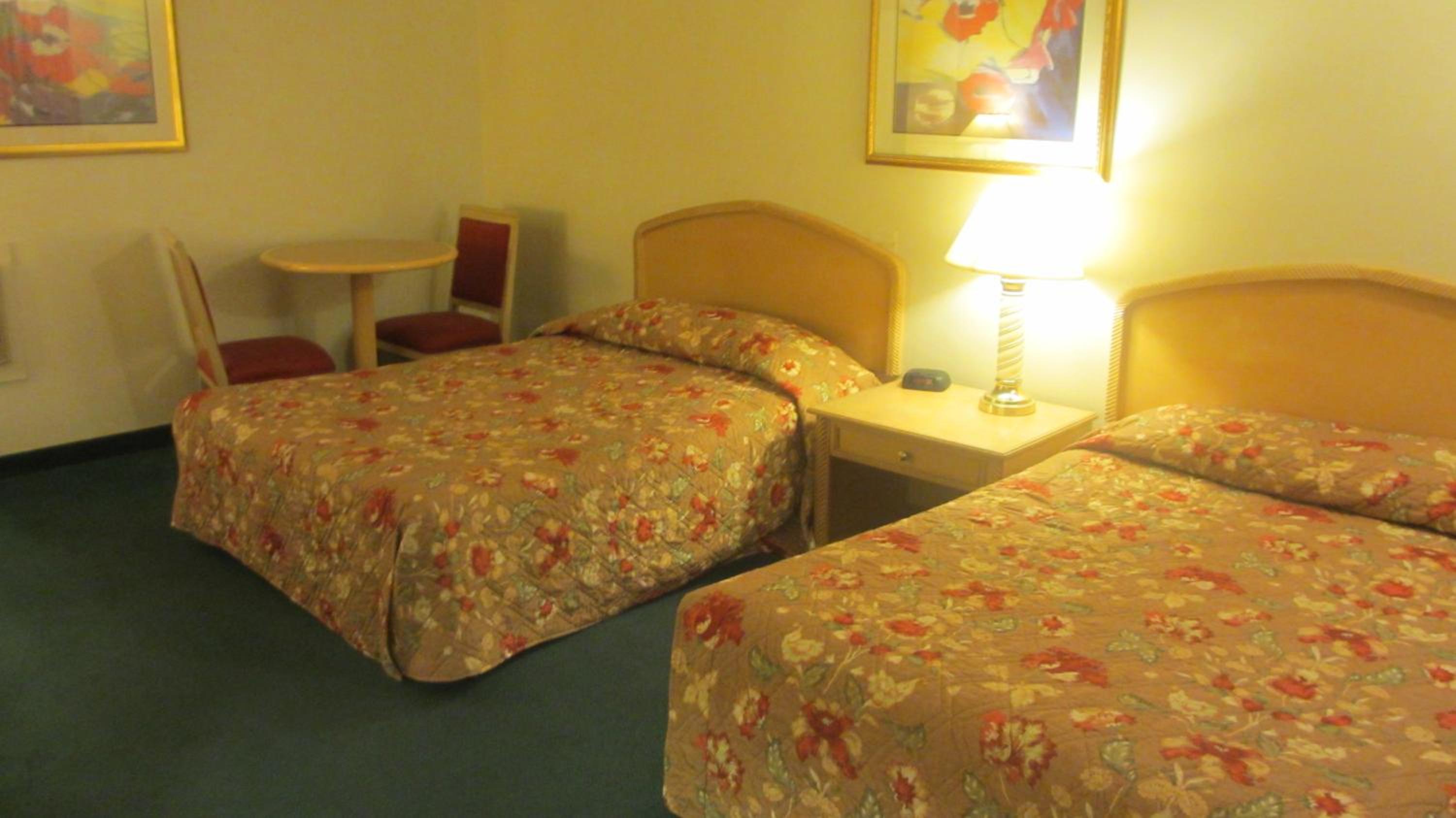 Queen Room with Two Queen Beds photo 2