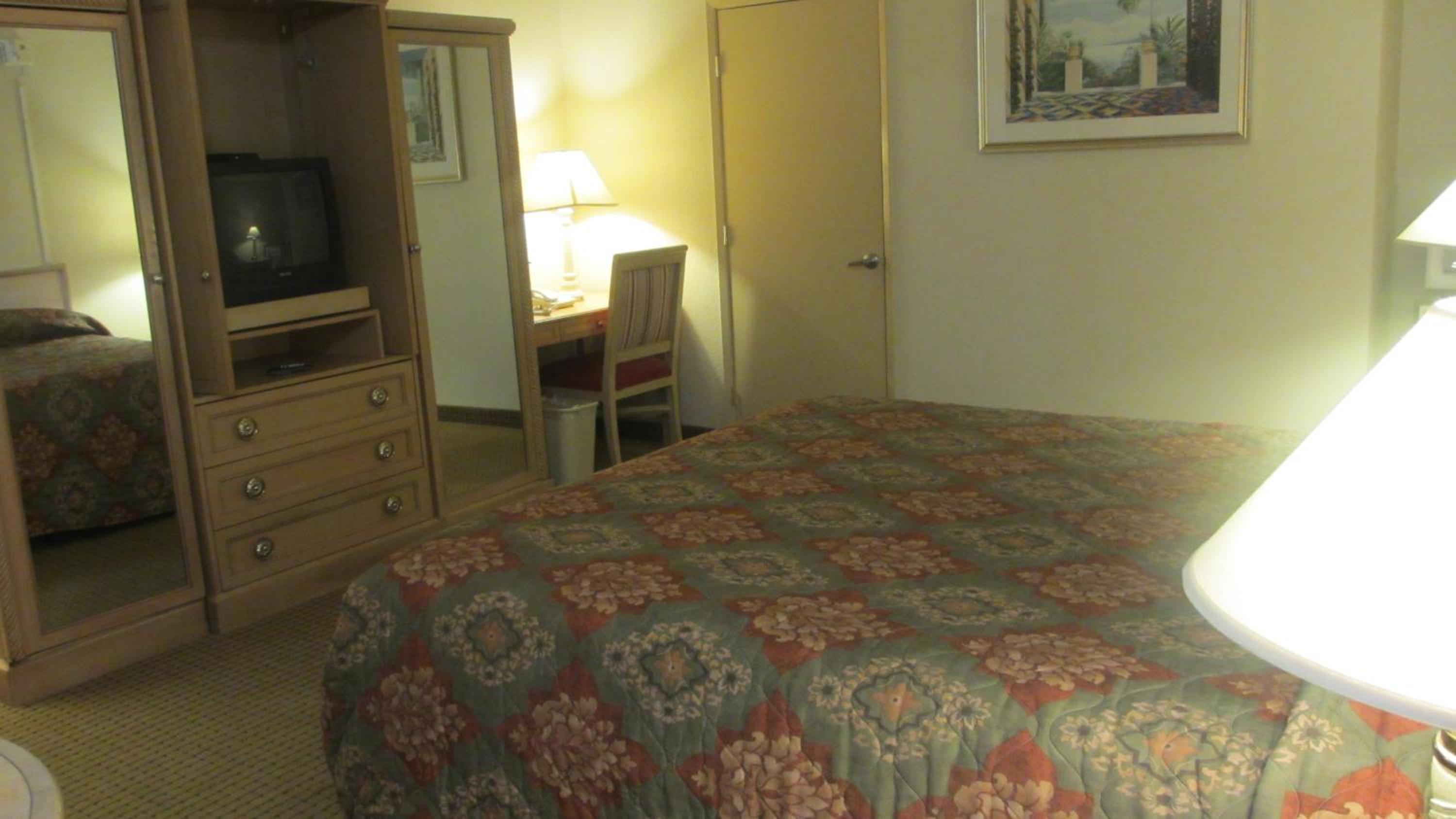 Queen Room photo 2
