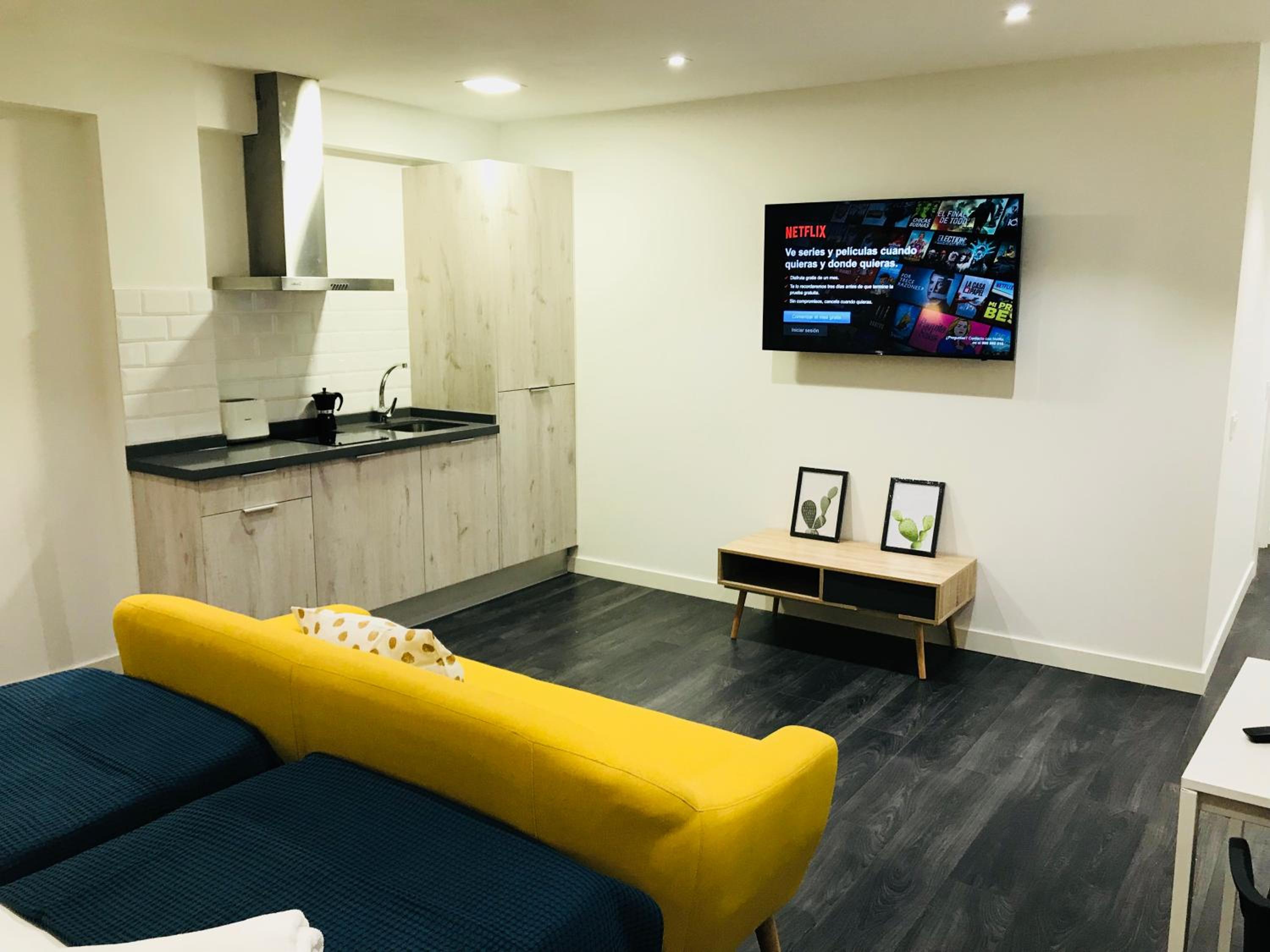 Studio Apartment - Photo 1