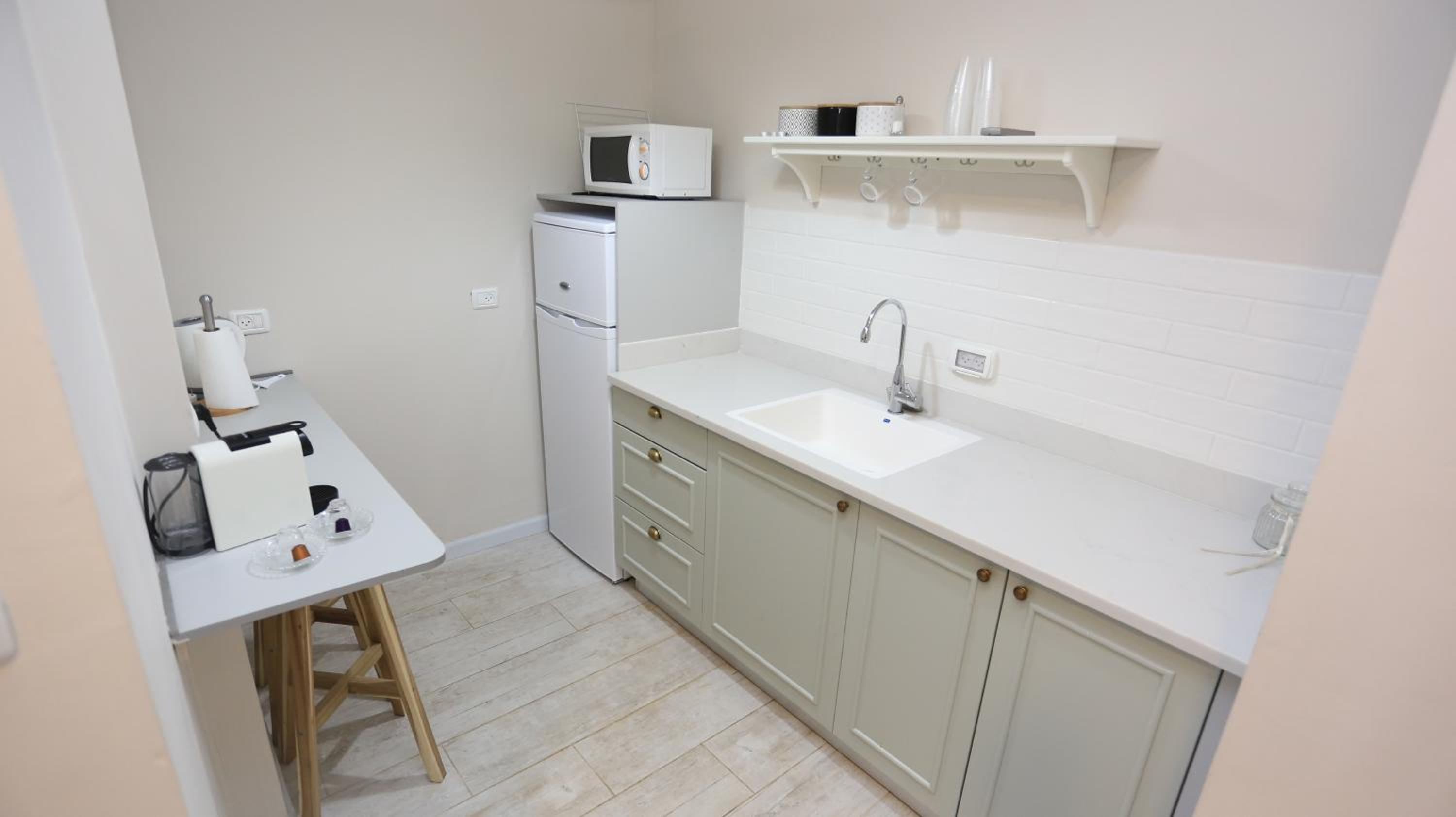 Deluxe King Suite - Photo 22