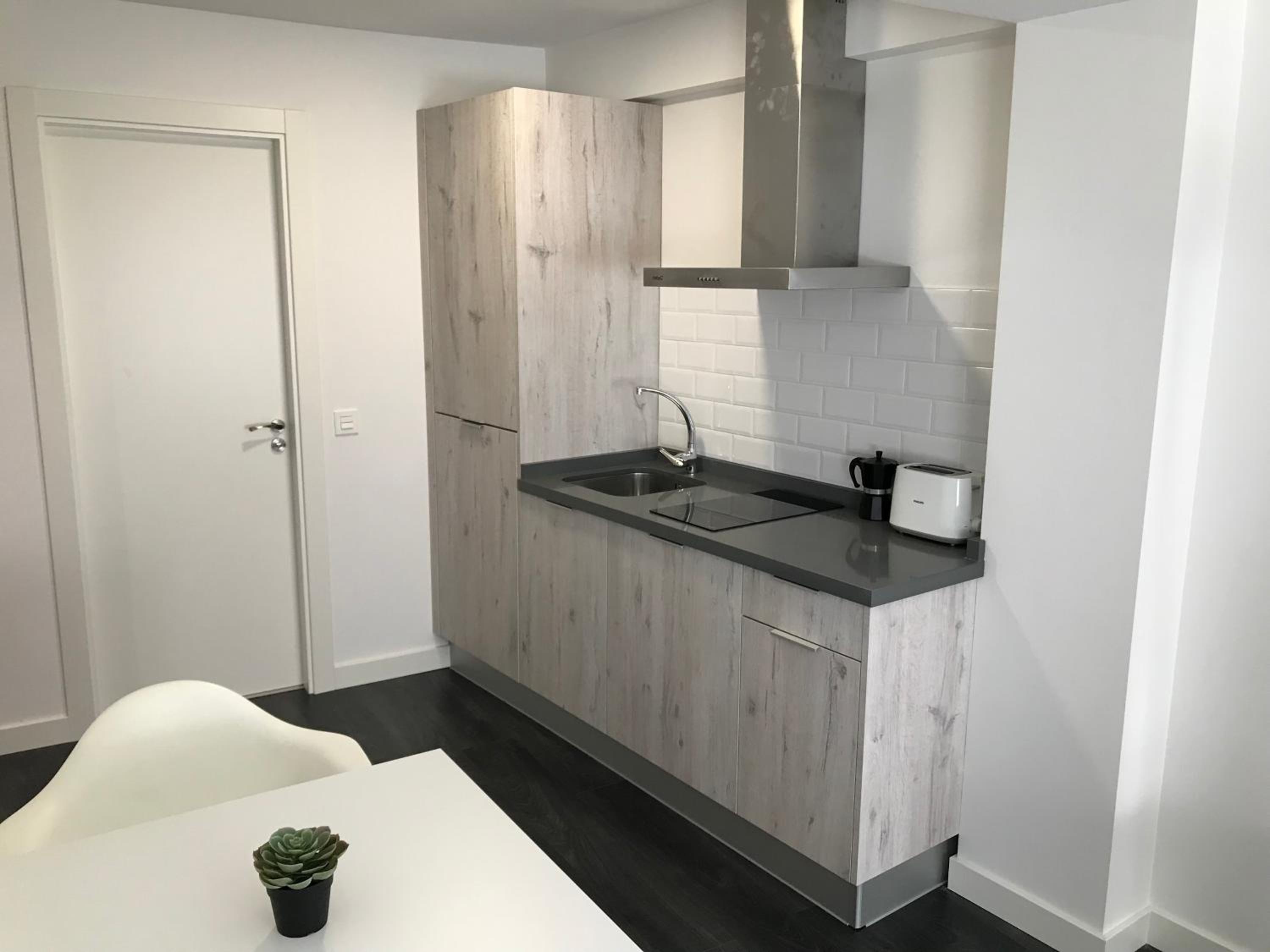 Studio Apartment - Photo 2
