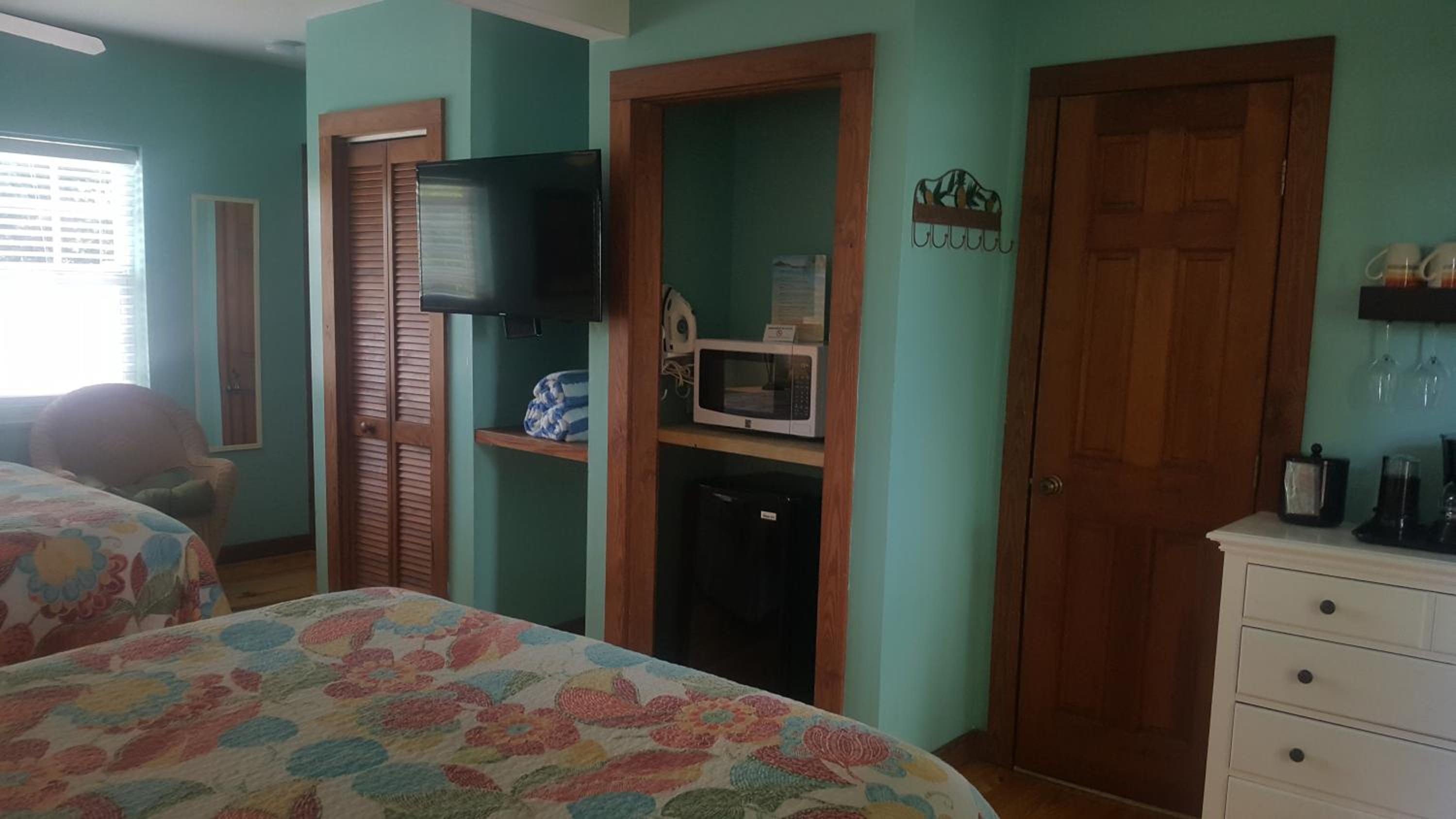 Queen Room with Two Queen Beds (Unit C11)