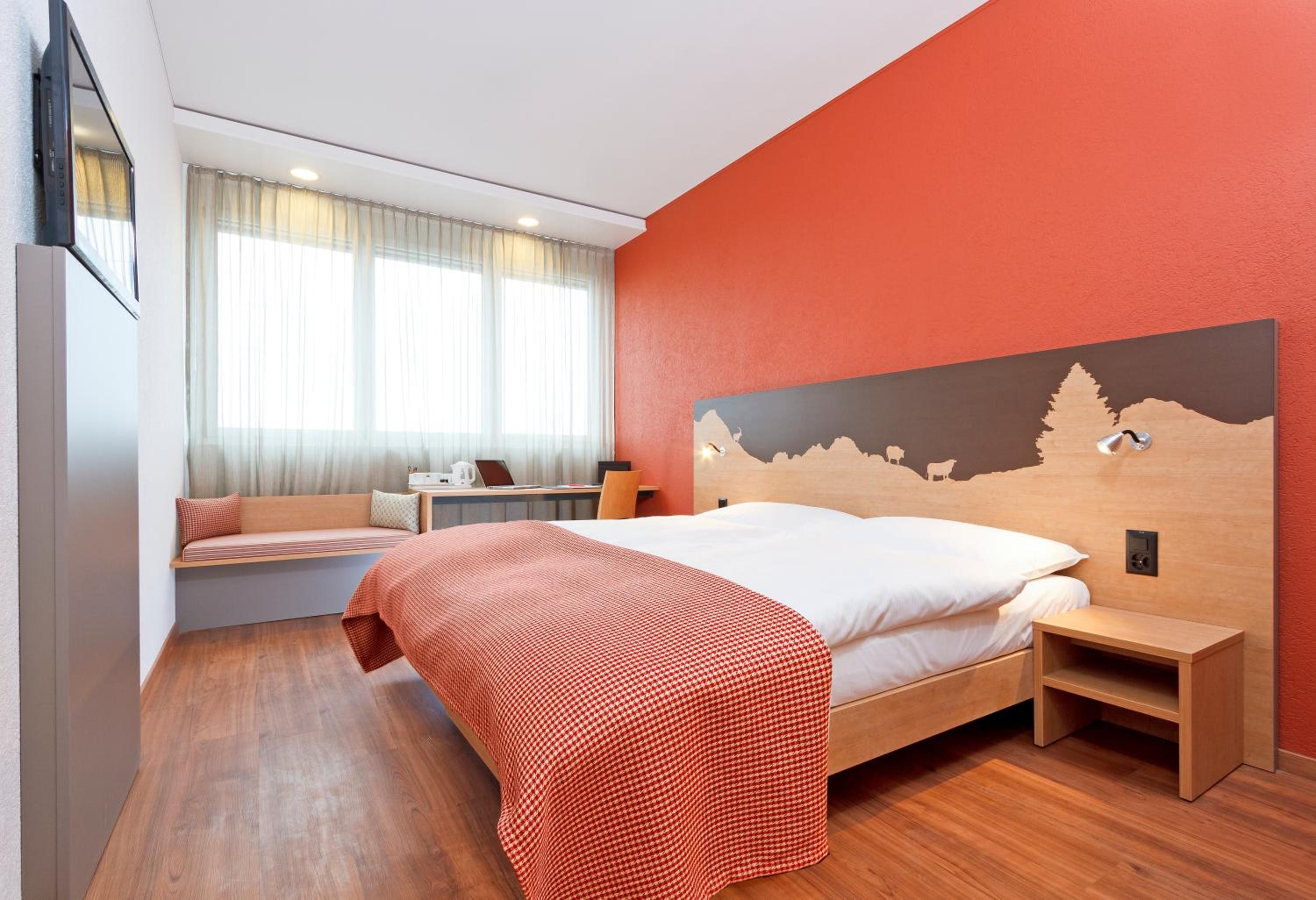 Single Room thumbnail 5