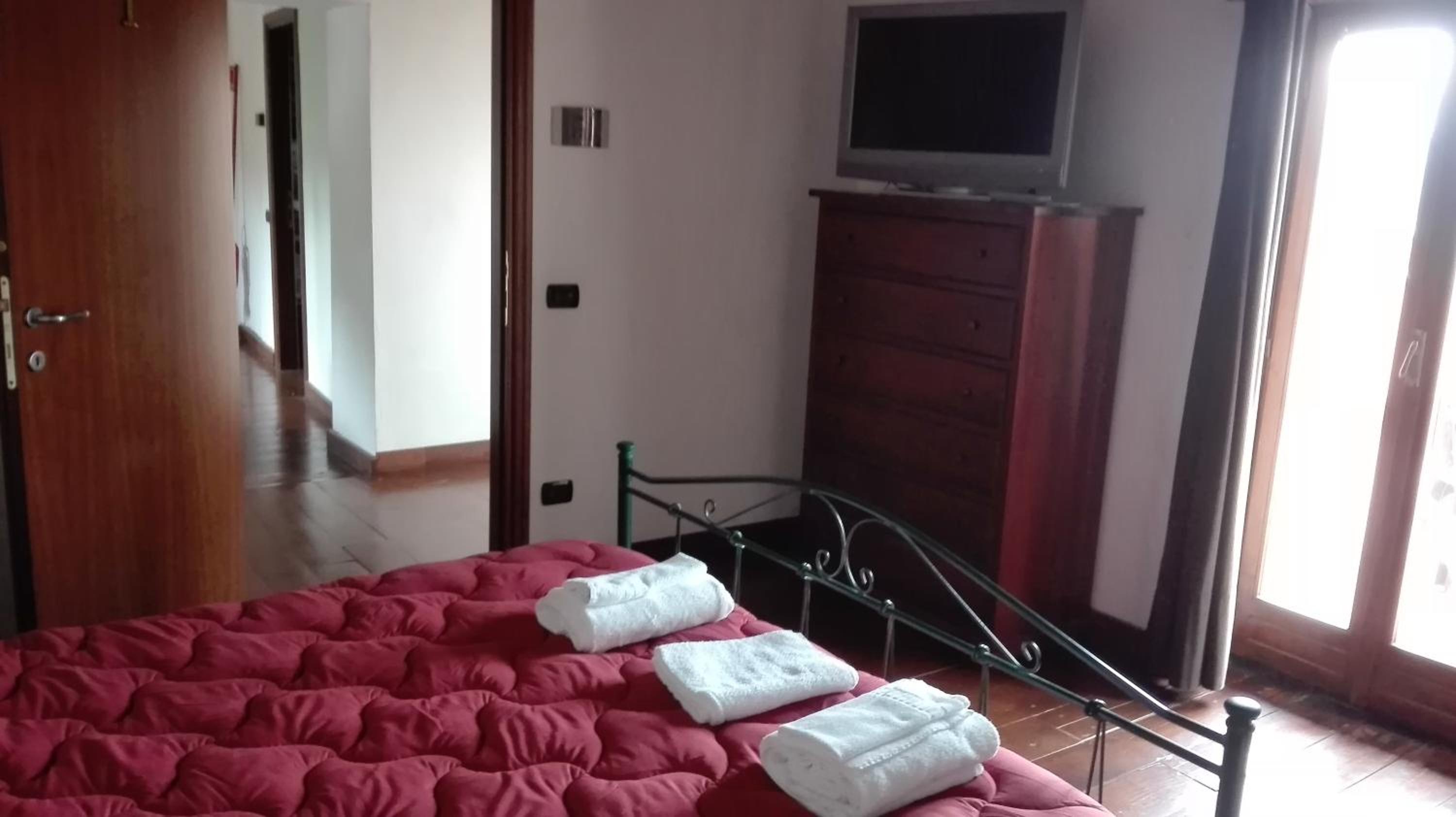 Double Room with Private Bathroom - Photo 3