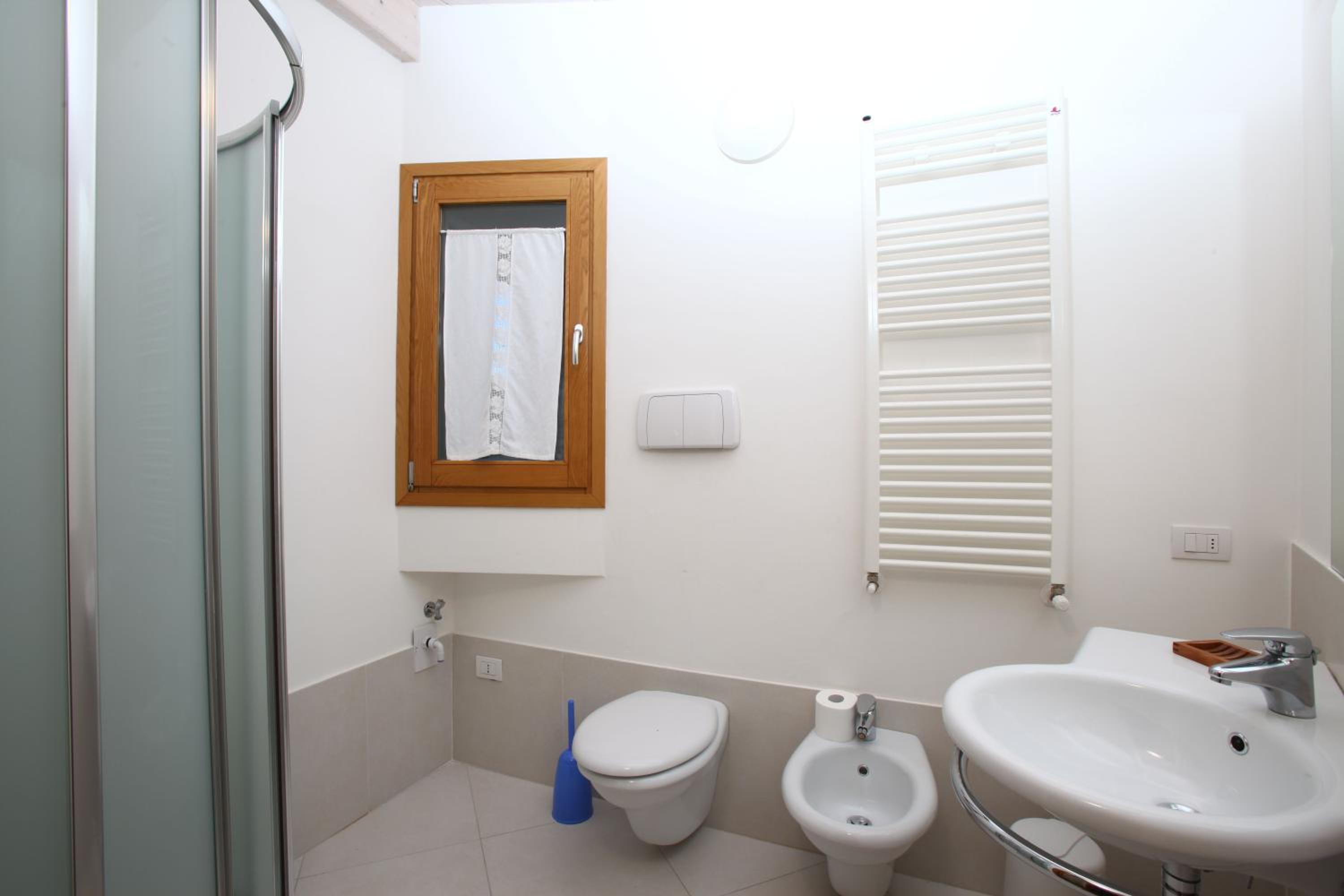 One-Bedroom Apartment - Separate Building - Photo 4