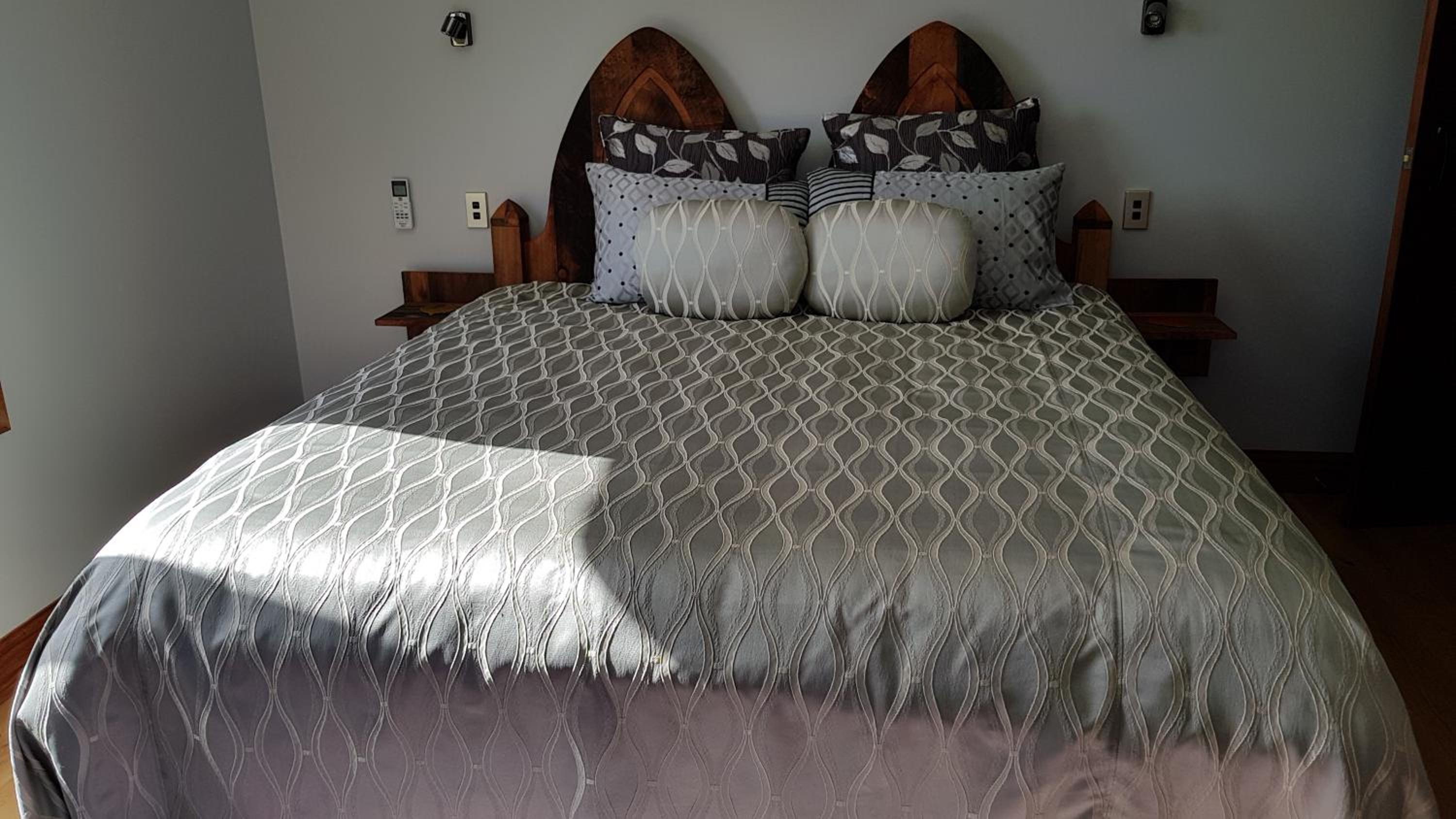 Deluxe King Room - Disability Access photo 3
