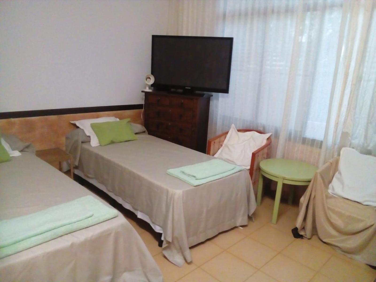 Habitación Triple Económica con Baño Compartido