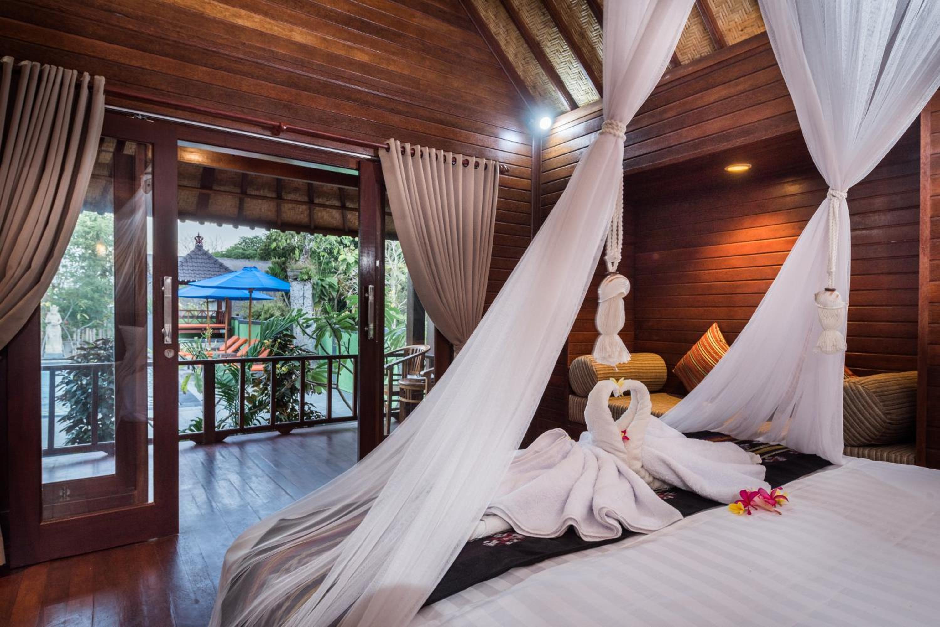 Deluxe Double Room (2 Adults + 1 Child) - Photo 10