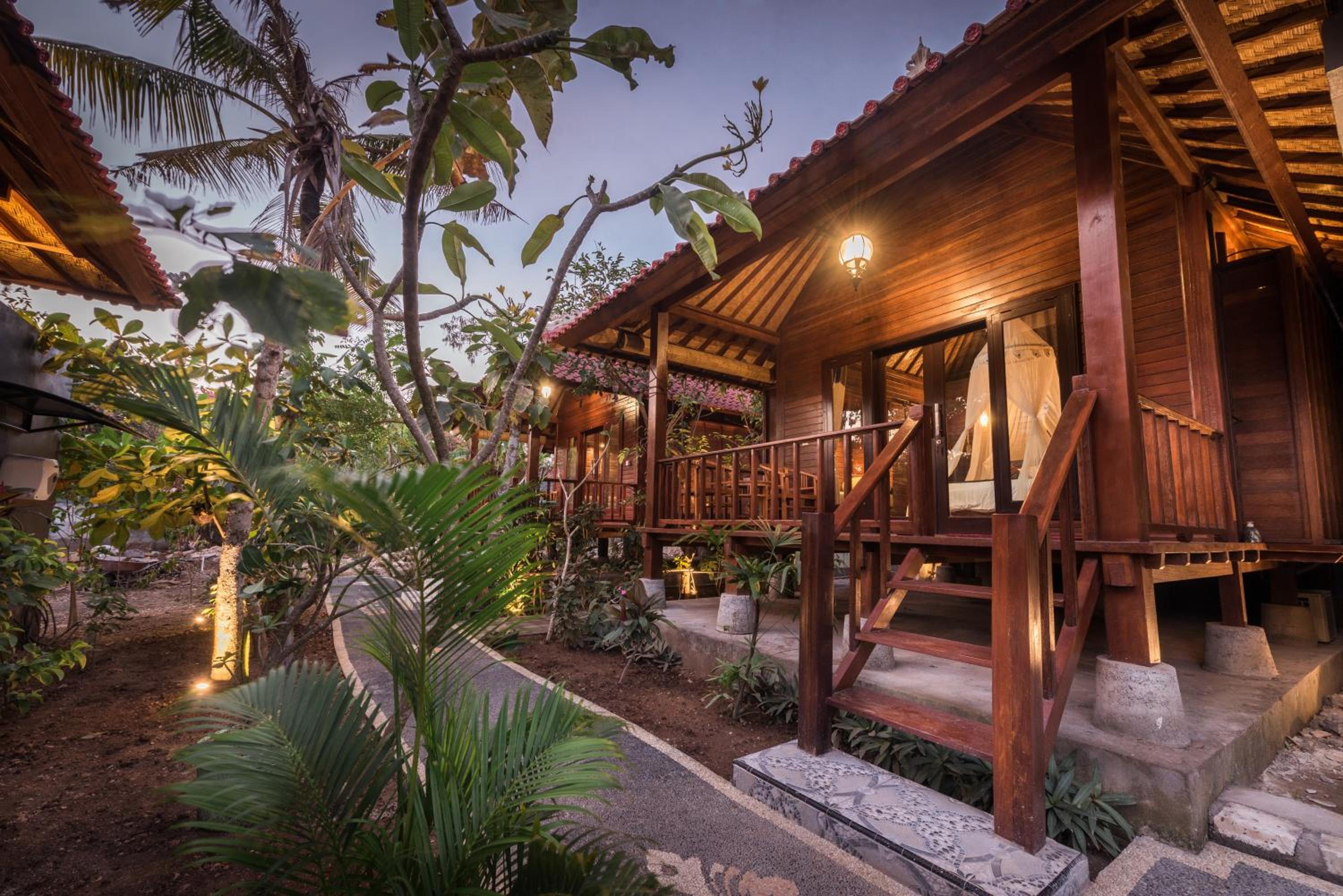 Deluxe Double Room (2 Adults + 1 Child) - Photo 8