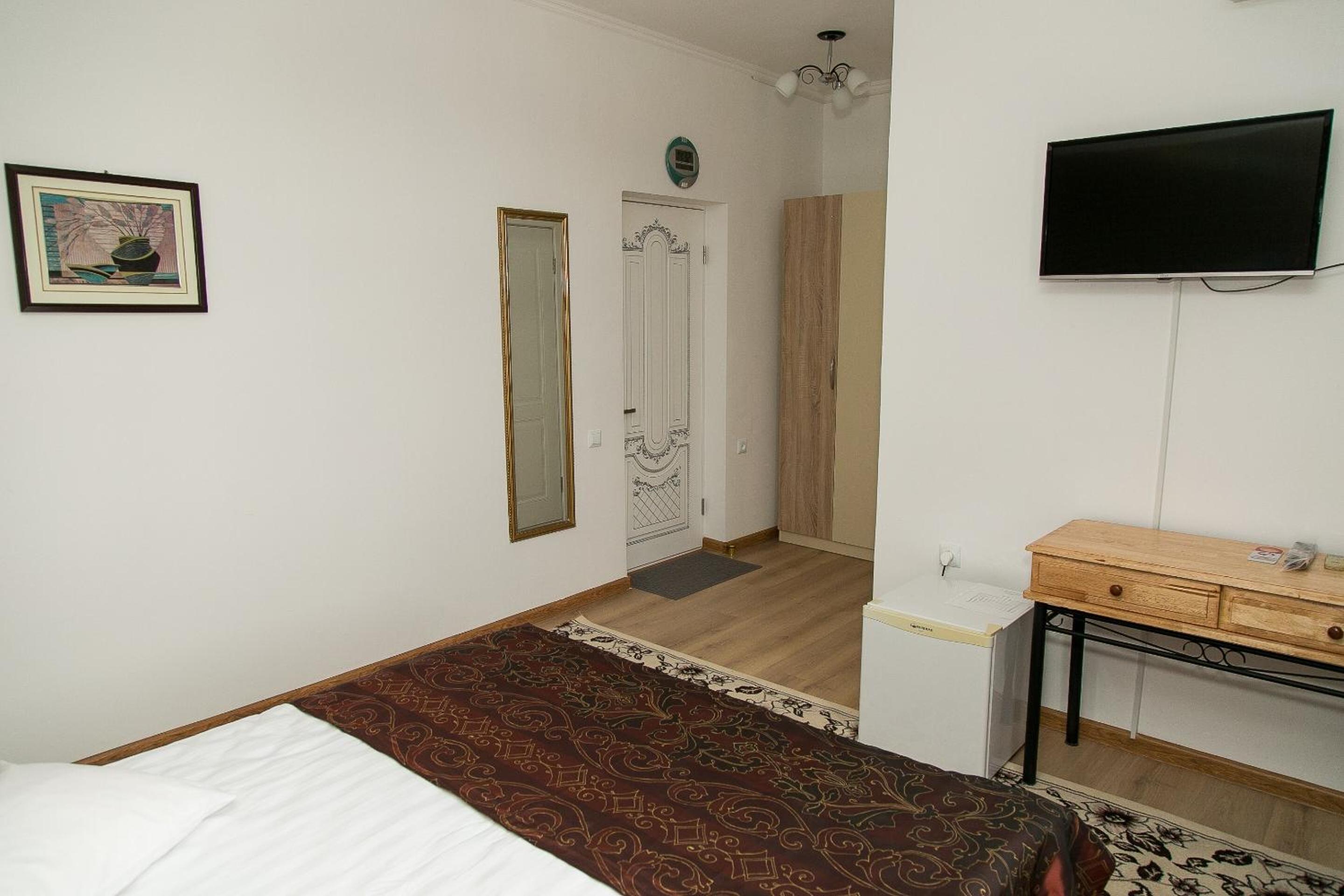 Budget Double Room photo 3