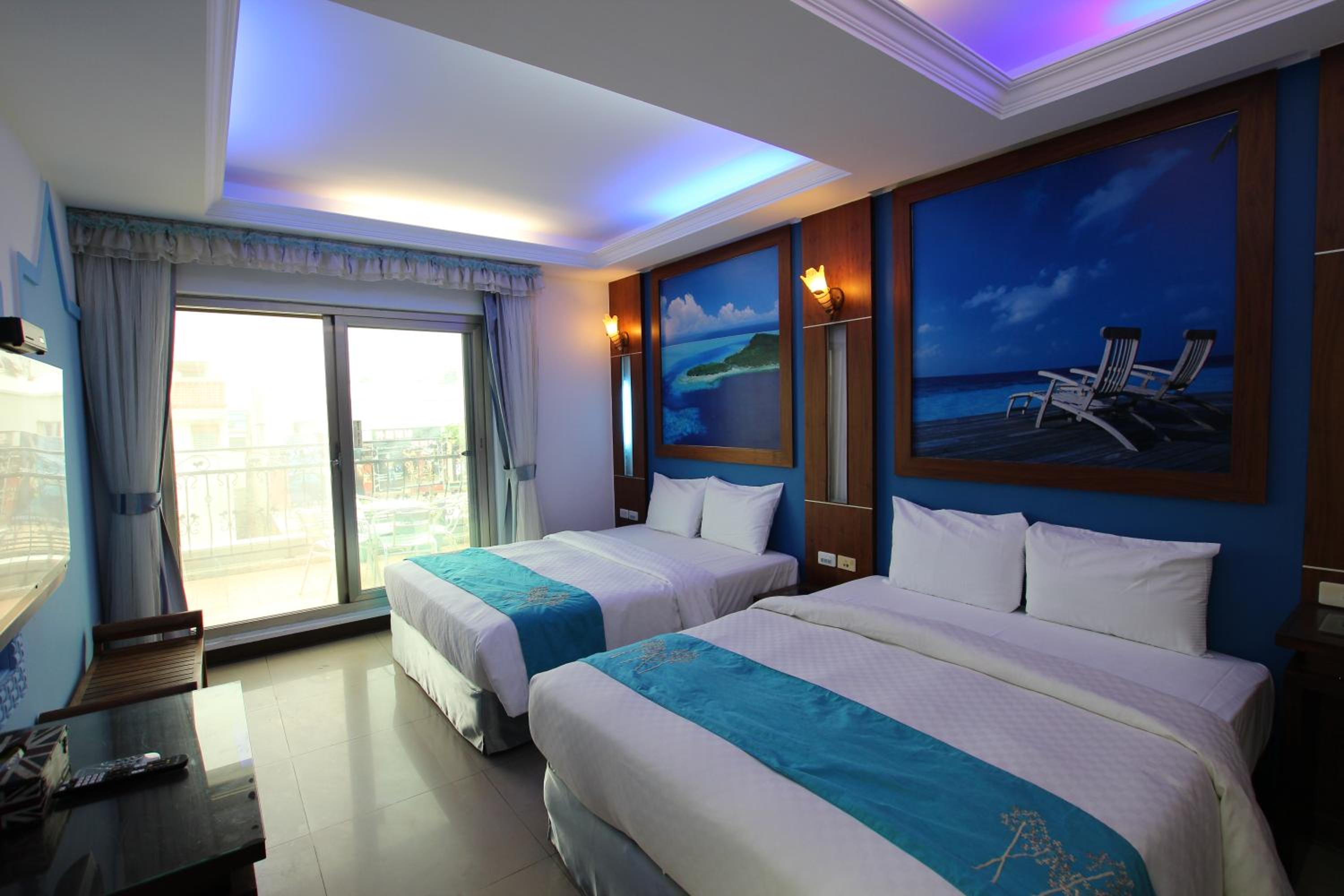 Quadruple Room with Balcony photo 2