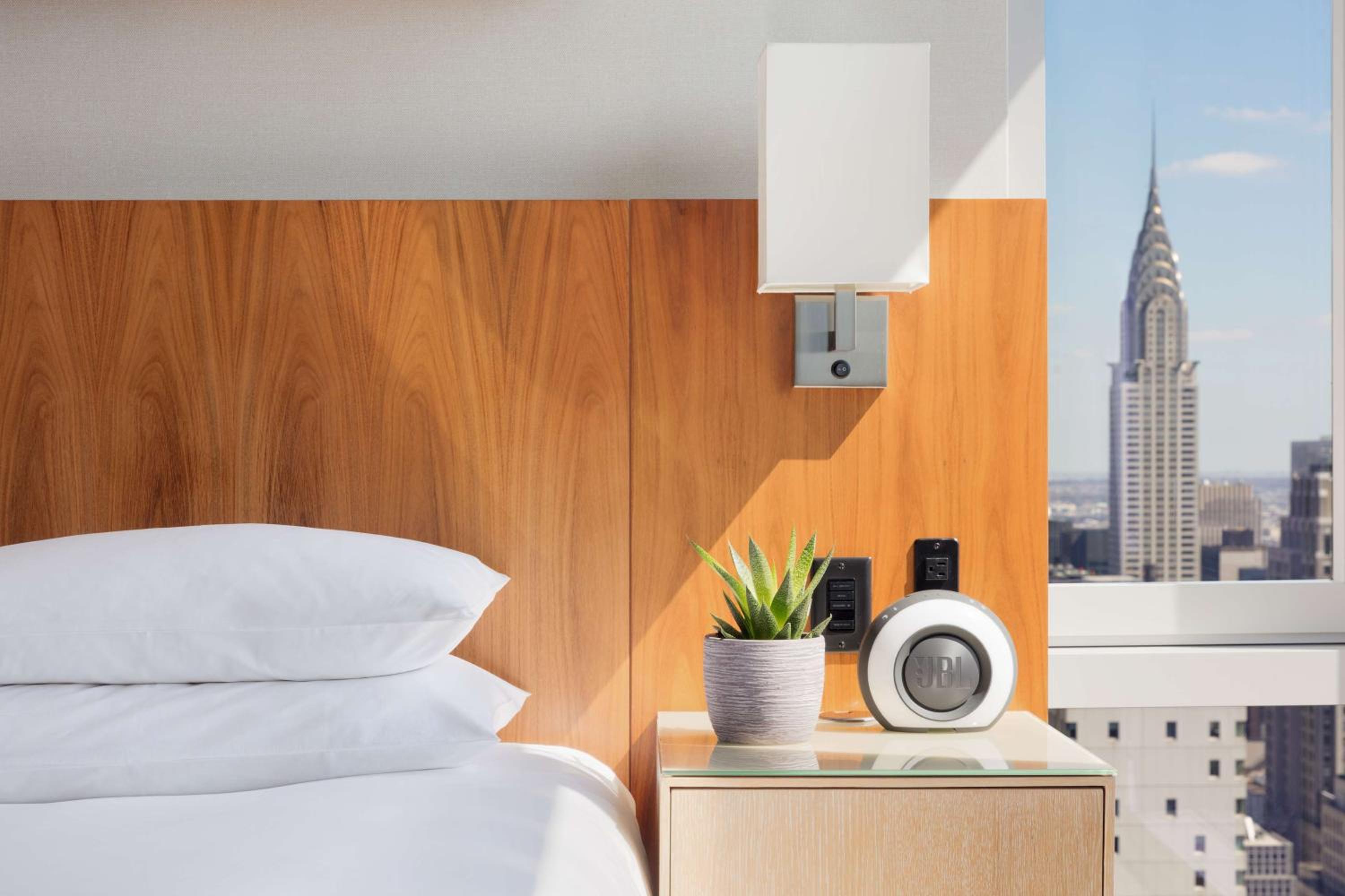 King Suite with Skyline View - High Floor