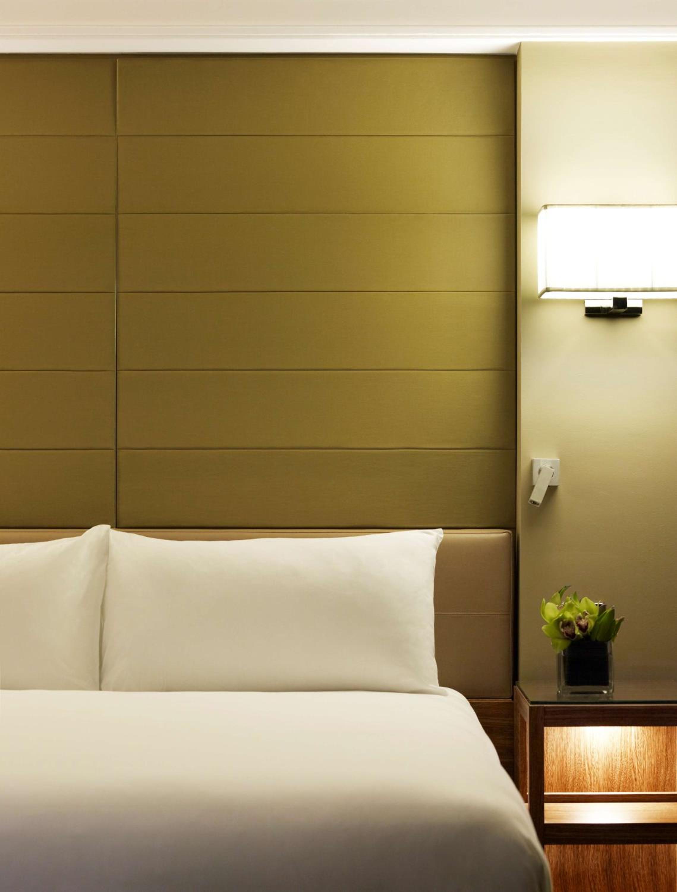 King Room with River View - Club Access
