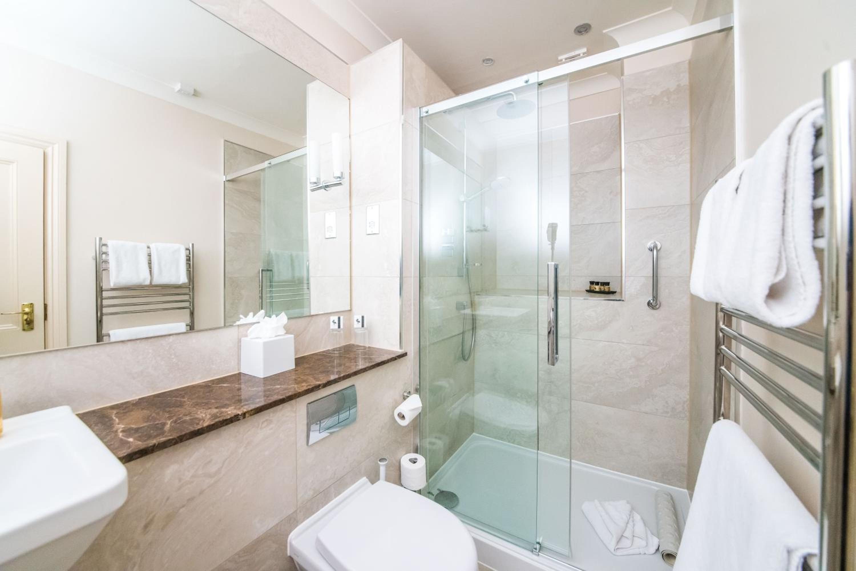 Superior Double or Twin Room - Photo 12
