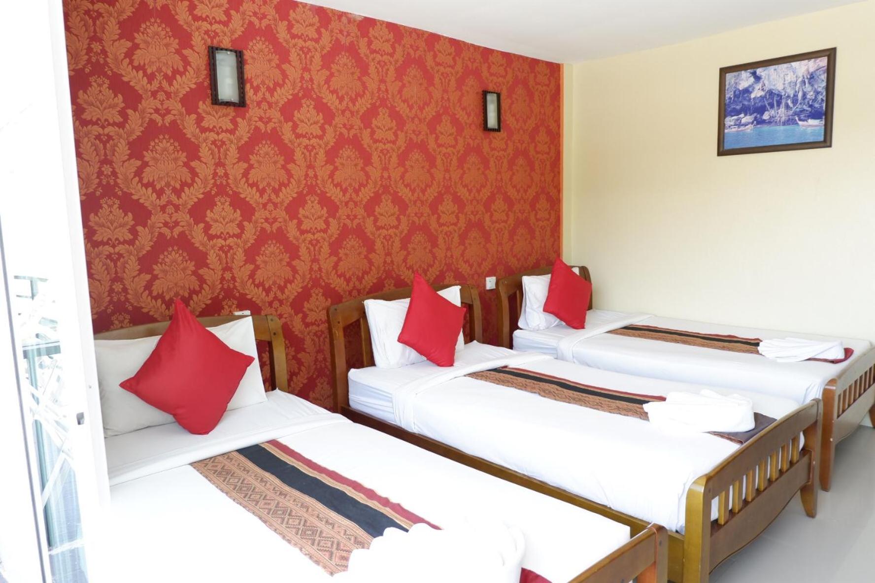 Triple Room with Balcony - Photo 15